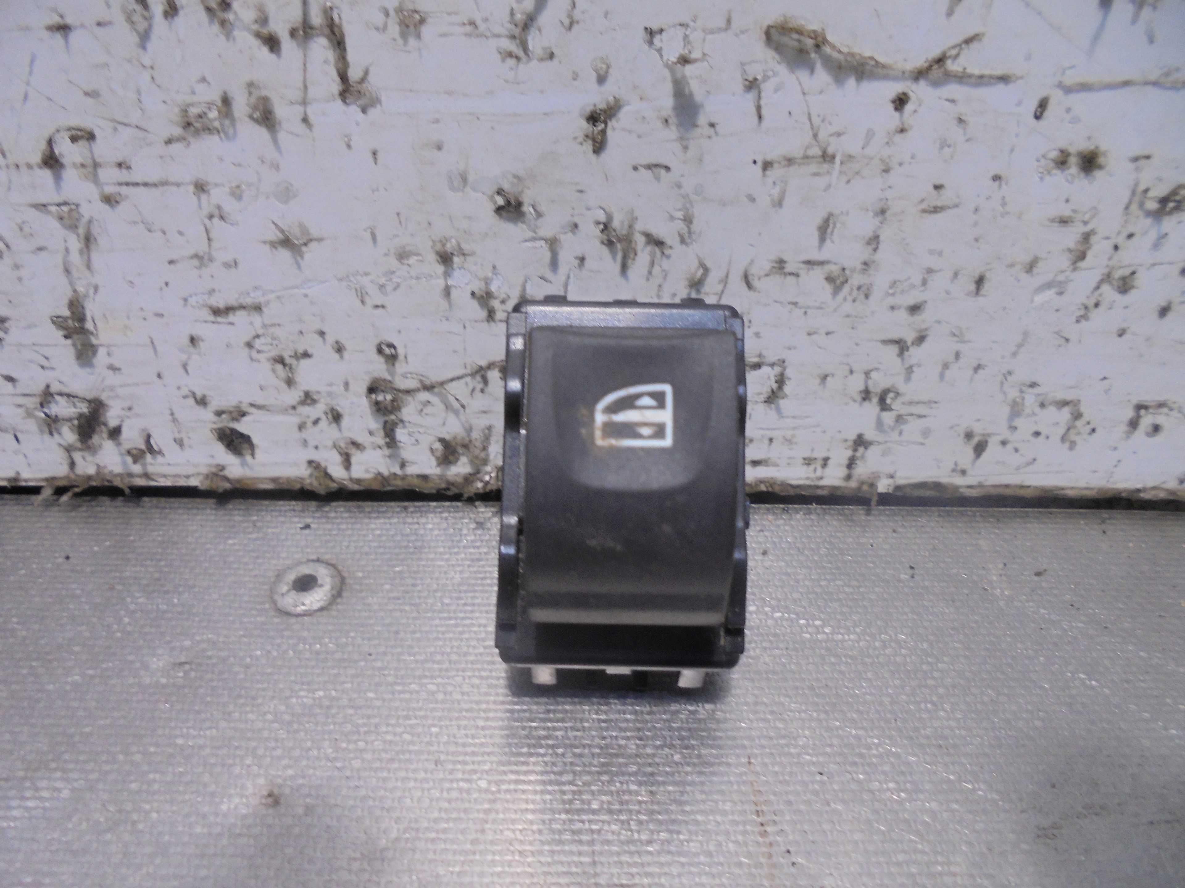 Recambio de mando elevalunas trasero derecho para renault megane iv berlina 5p bose-edition referencia OEM IAM 254214896R  