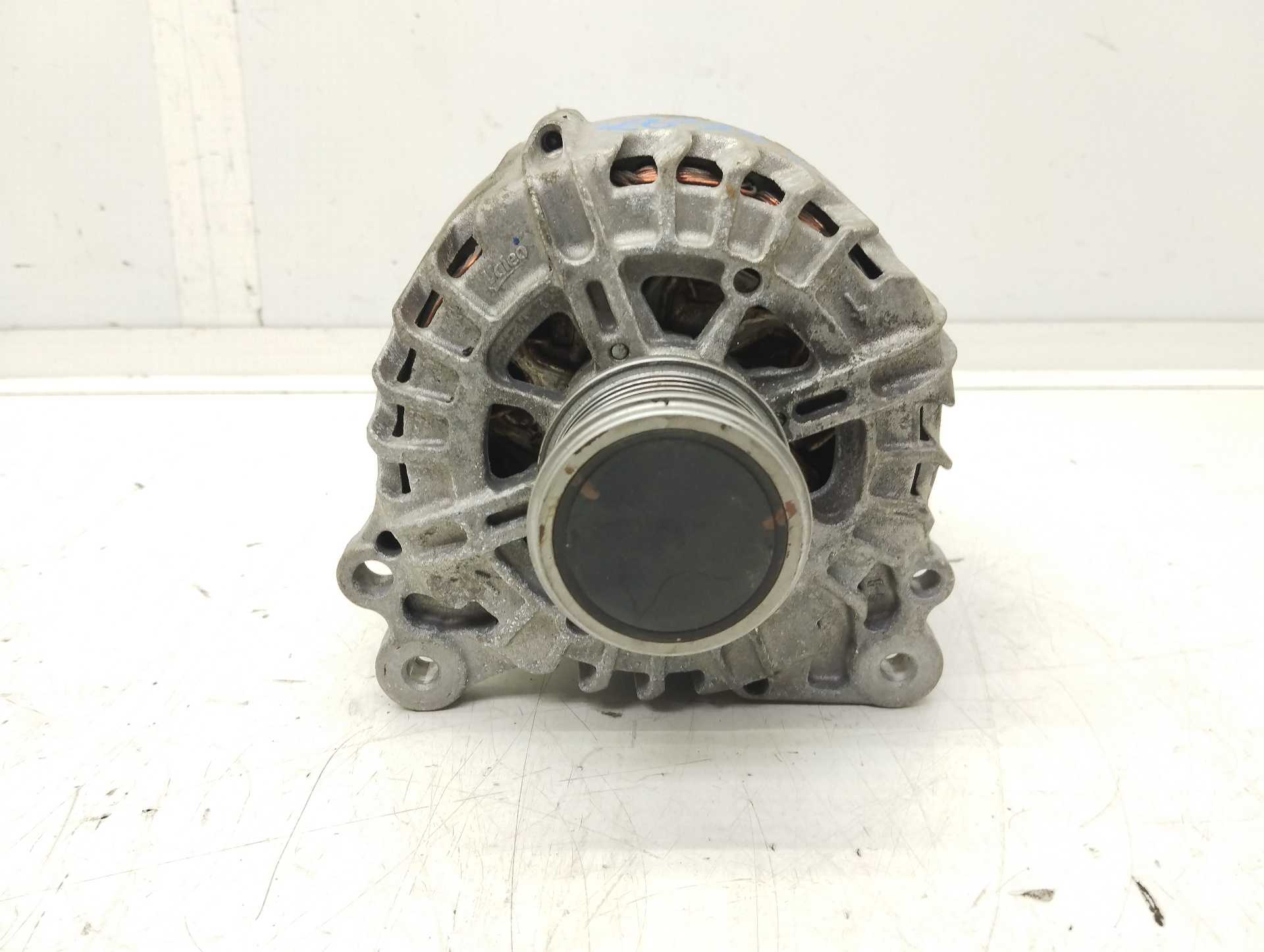Recambio de alternador para audi q3 (8ug) attraction referencia OEM IAM 04L903021L 2726382A VALEO