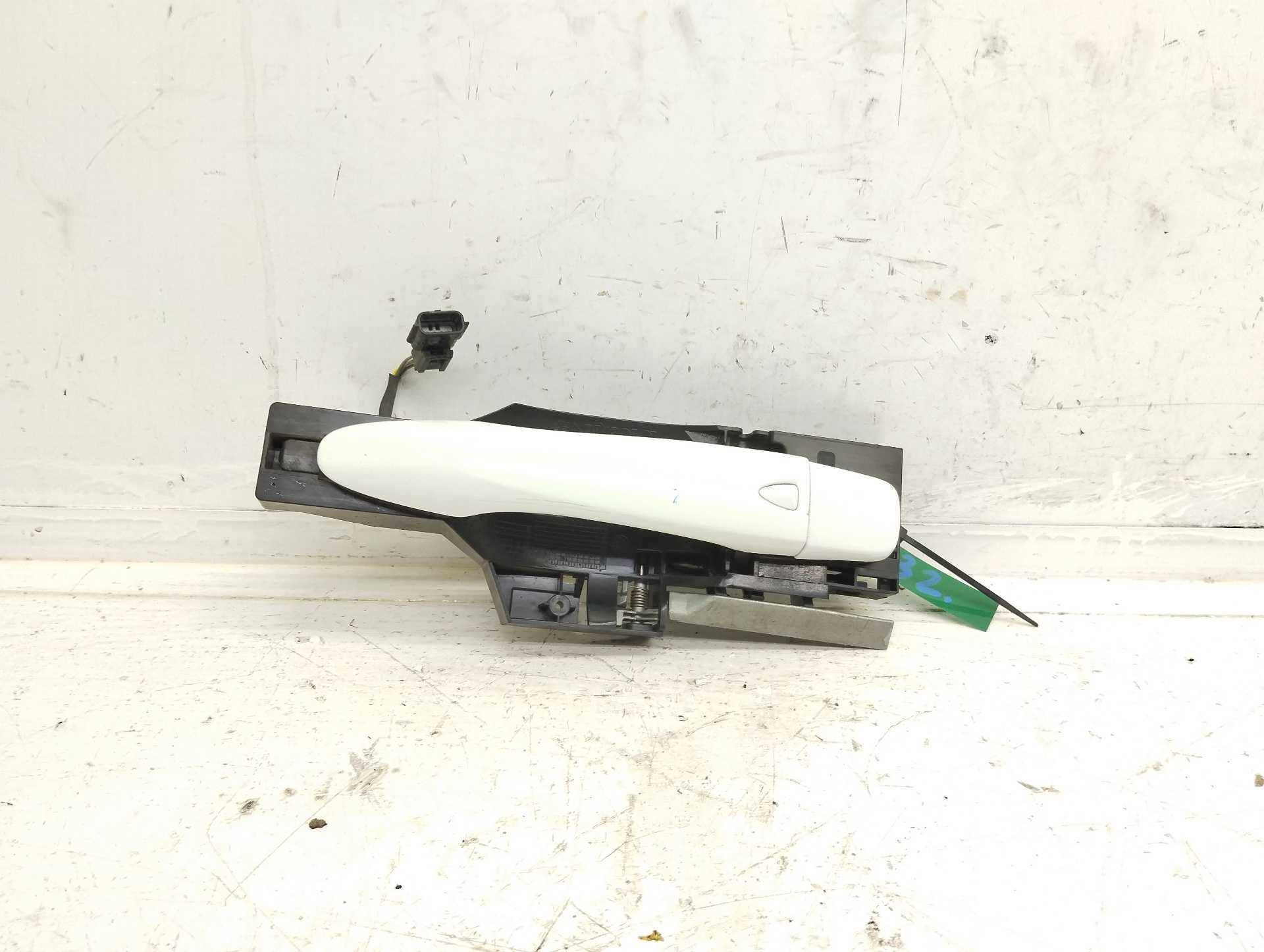 Recambio de maneta exterior delantera derecha para renault kadjar bose edition referencia OEM IAM 806060294R  