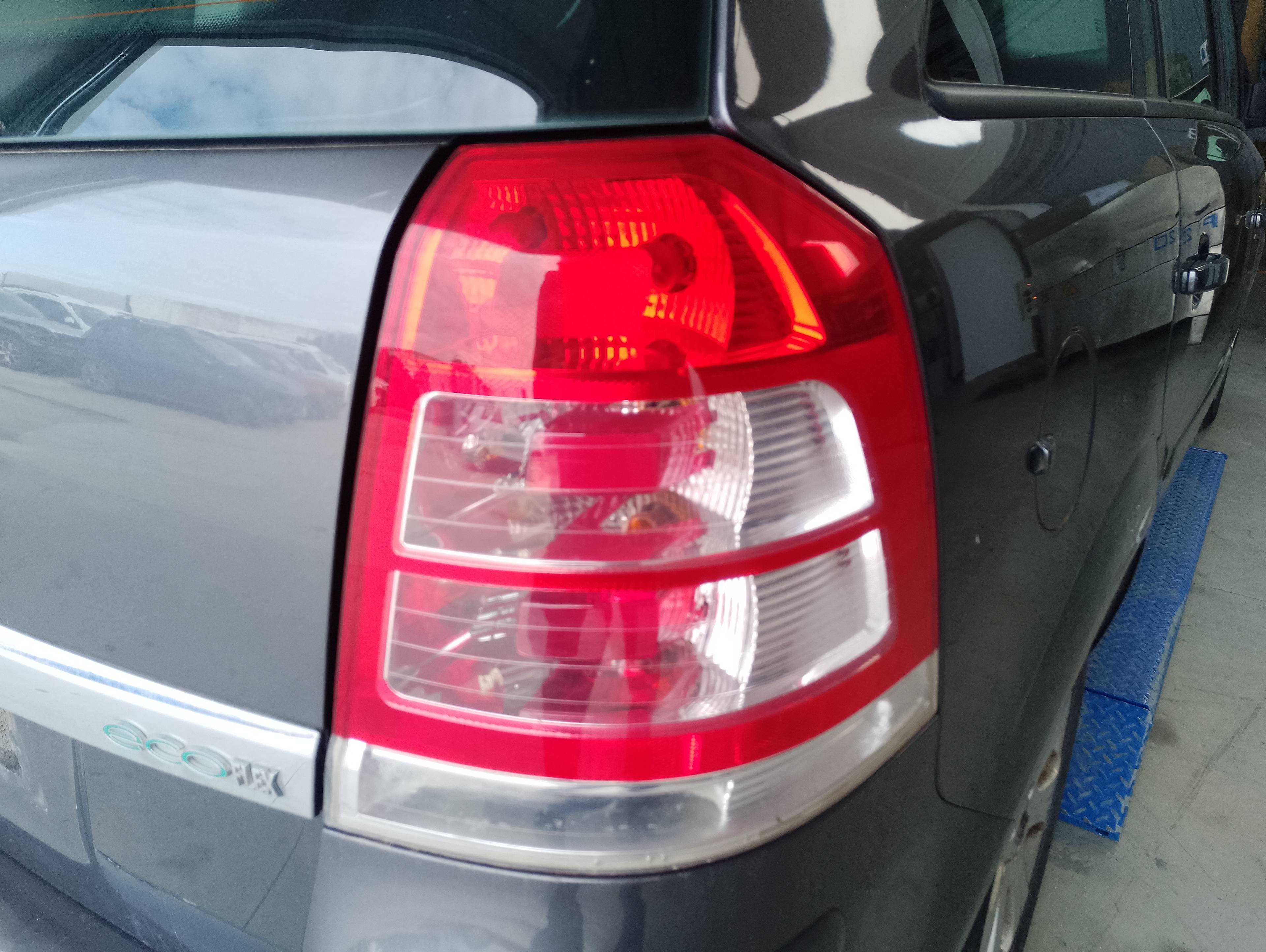Recambio de piloto trasero derecho para opel zafira b enjoy plus referencia OEM IAM   