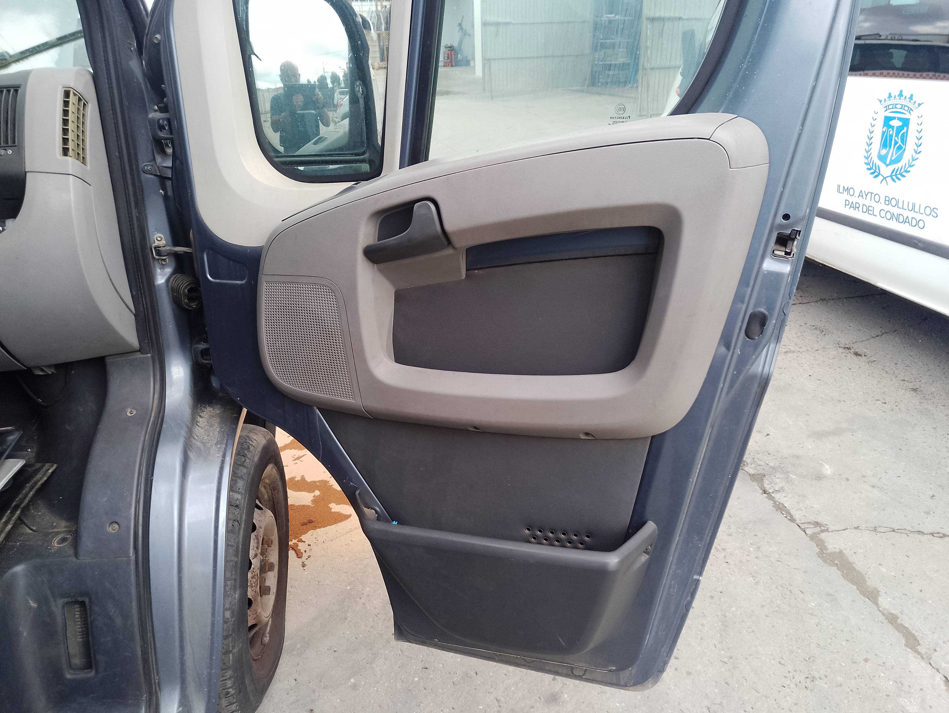 Recambio de guarnecido puerta delantera derecha para peugeot boxer kombi (rs3000)(333) hdi standart (330) referencia OEM IAM   