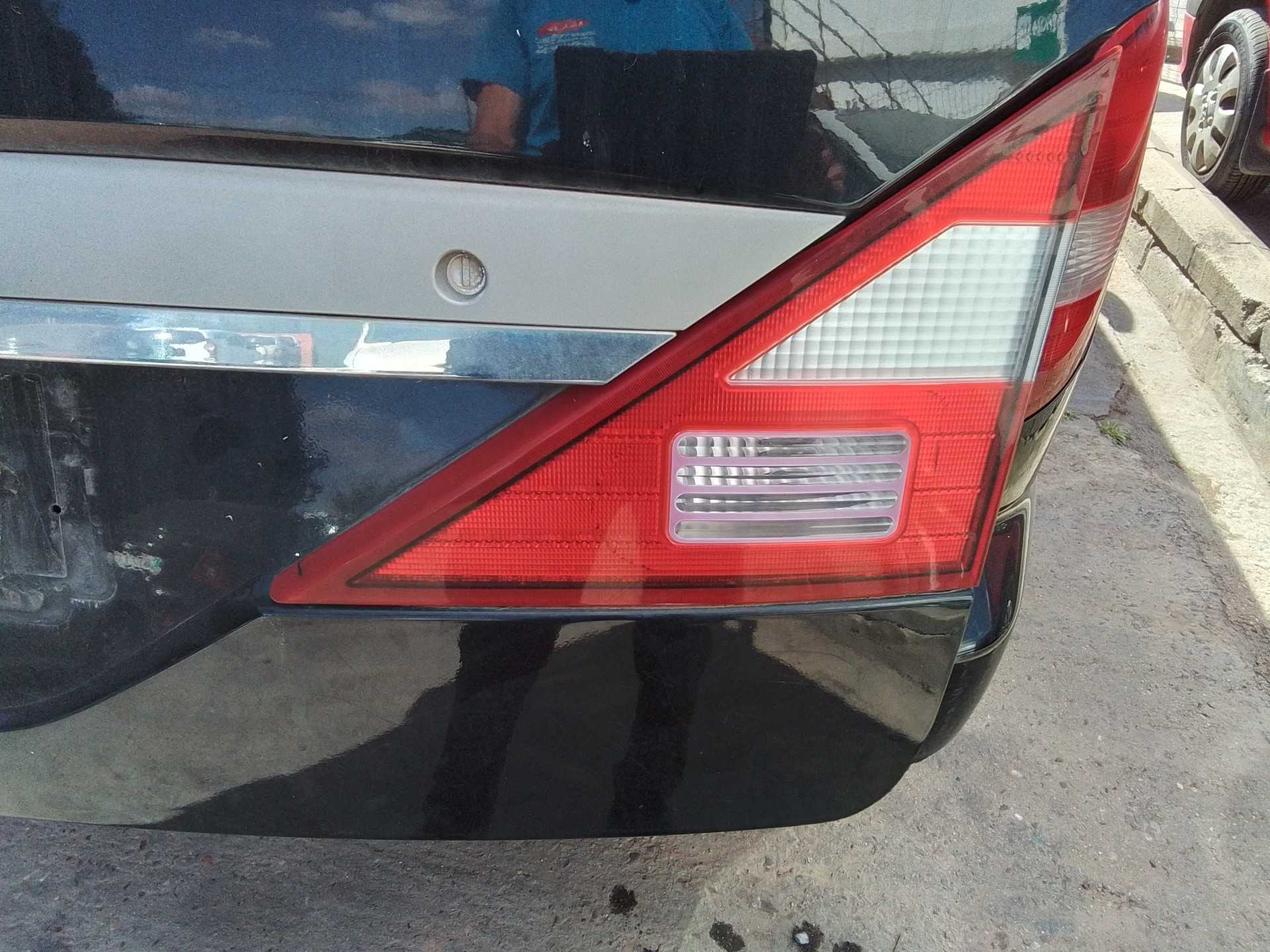 Recambio de piloto porton trasero derecho para ssangyong rodius xdi referencia OEM IAM   