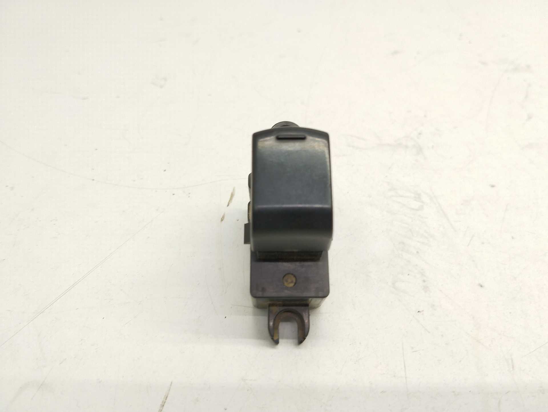 Recambio de mando elevalunas delantero derecho para citroën saxo 1.1 referencia OEM IAM   
