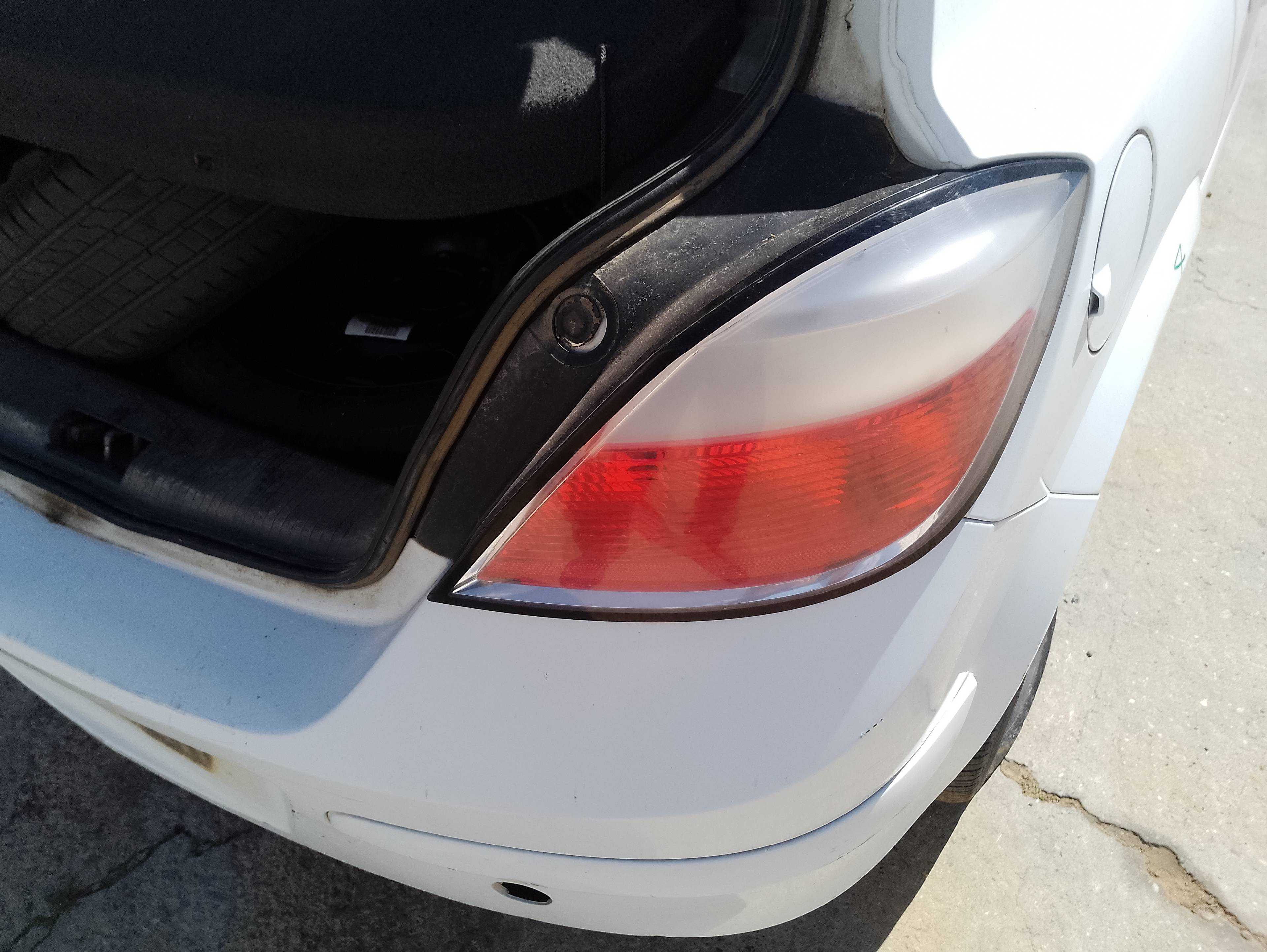 Recambio de piloto trasero derecho para opel astra h berlina cosmo referencia OEM IAM   