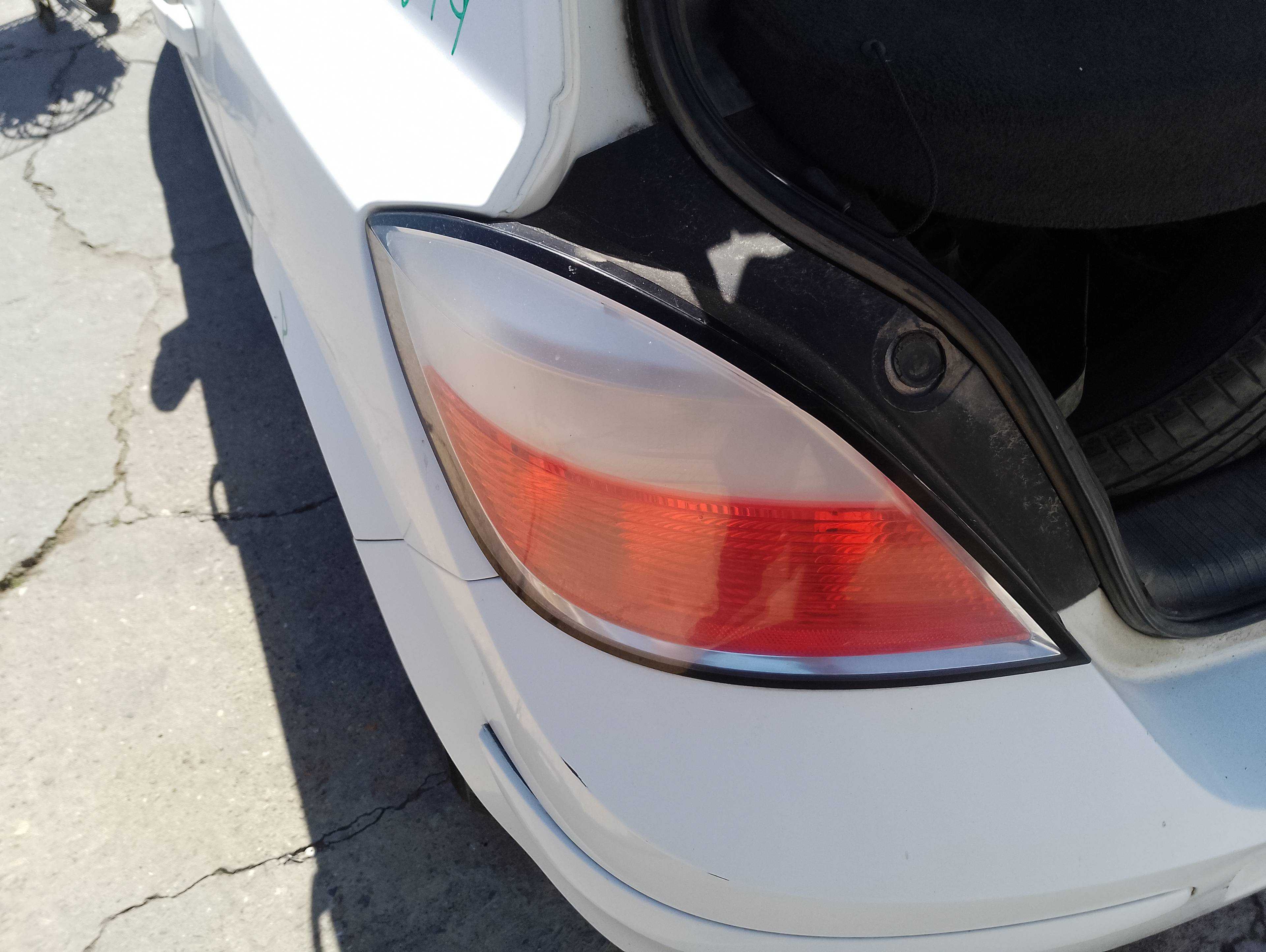 Recambio de piloto trasero izquierdo para opel astra h berlina cosmo referencia OEM IAM   