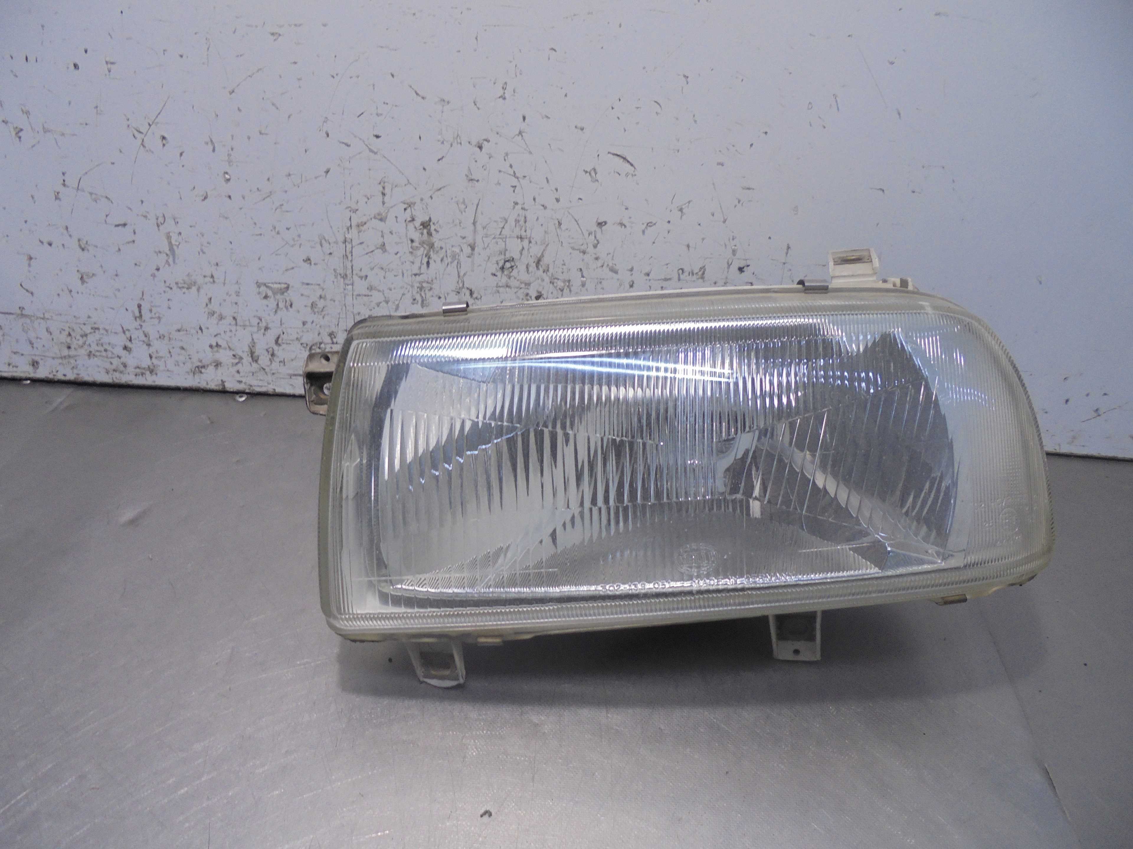 Recambio de faro izquierdo para volkswagen vento (1h2) cl referencia OEM IAM 13905300L HELLO 