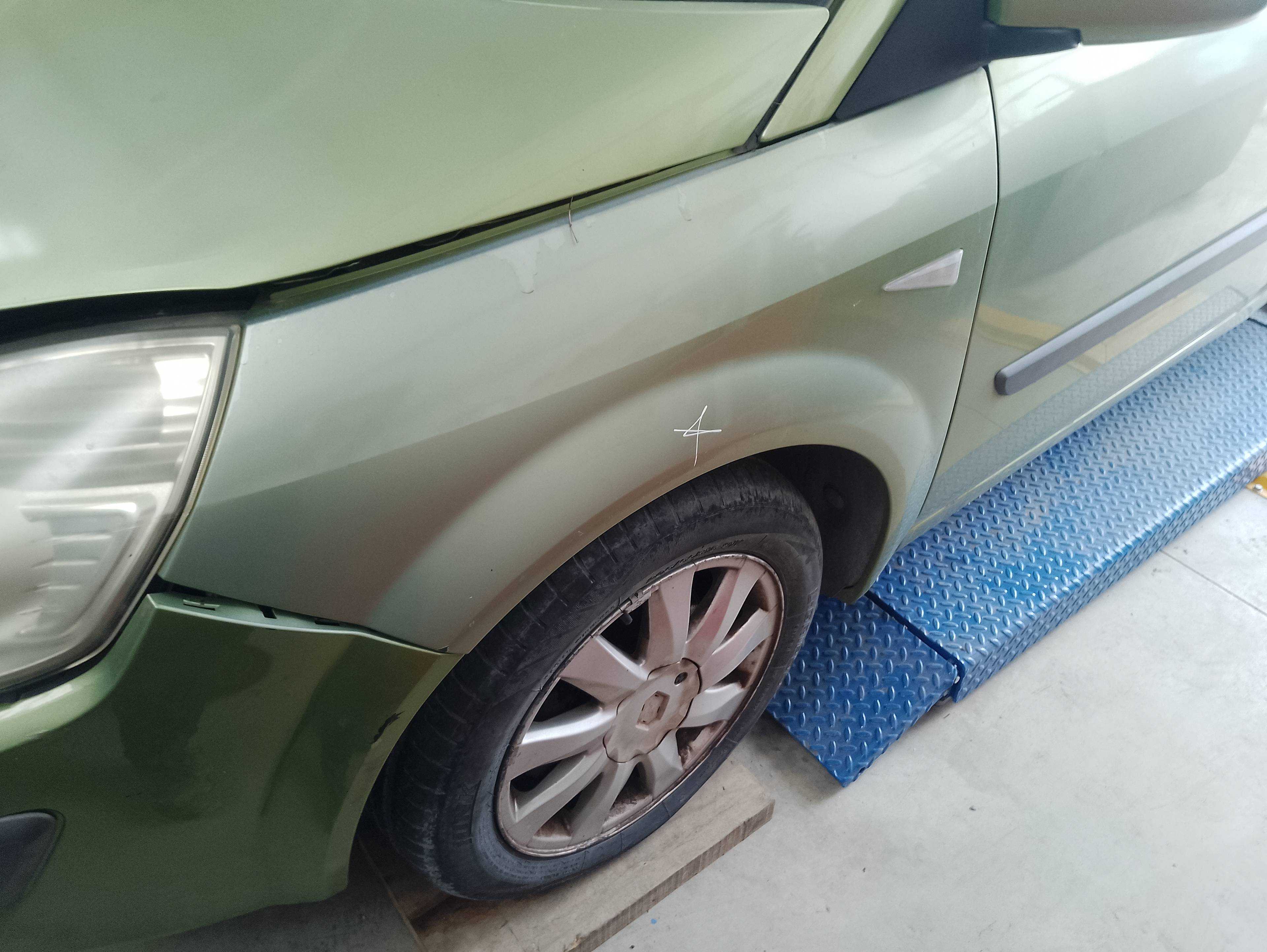 Recambio de aleta delantera izquierda para renault scenic ii authentique referencia OEM IAM   