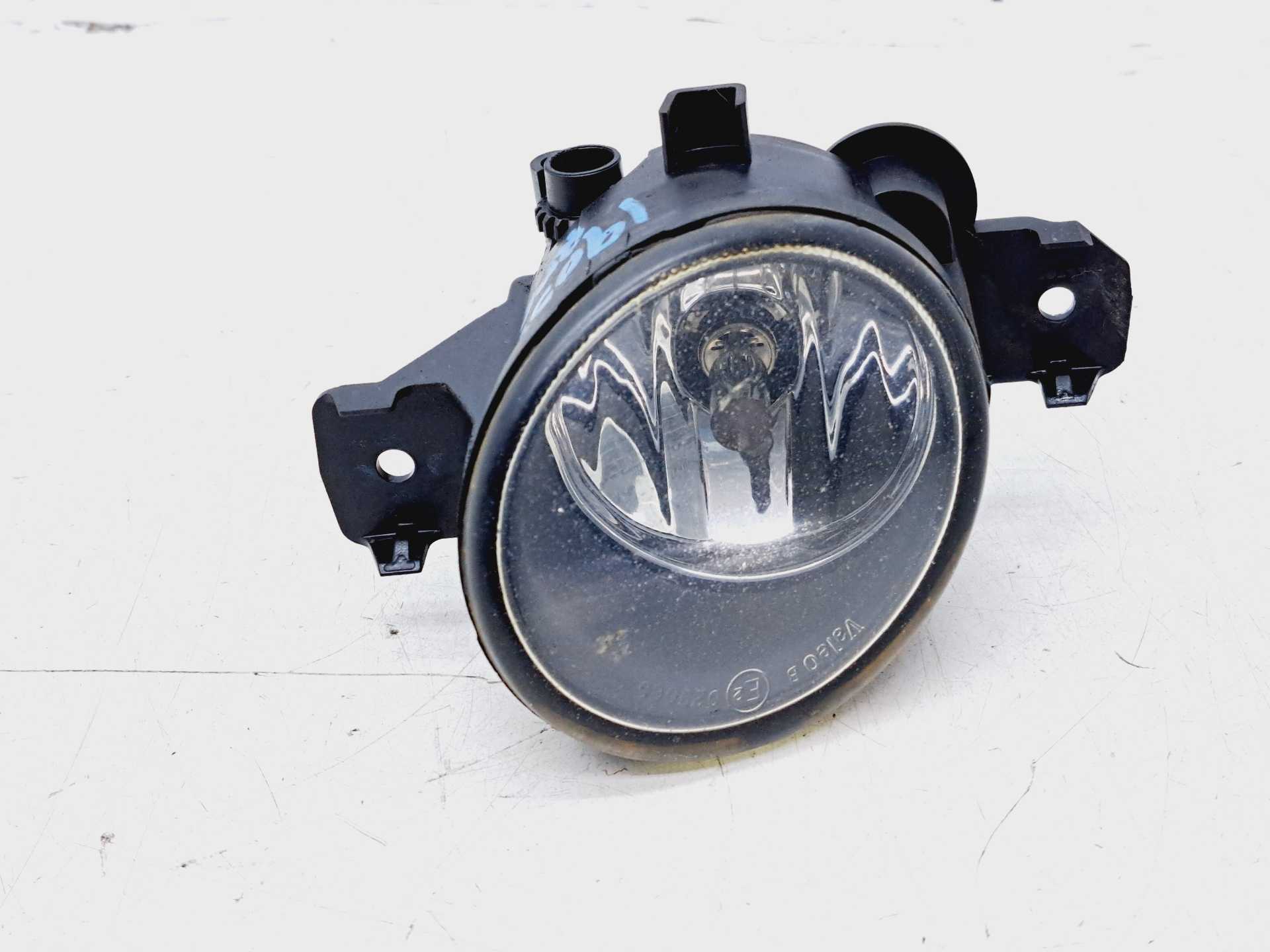Recambio de faro antiniebla derecho para renault clio ii fase ii (b/cb0) authentique referencia OEM IAM 8200002470 VALEO 