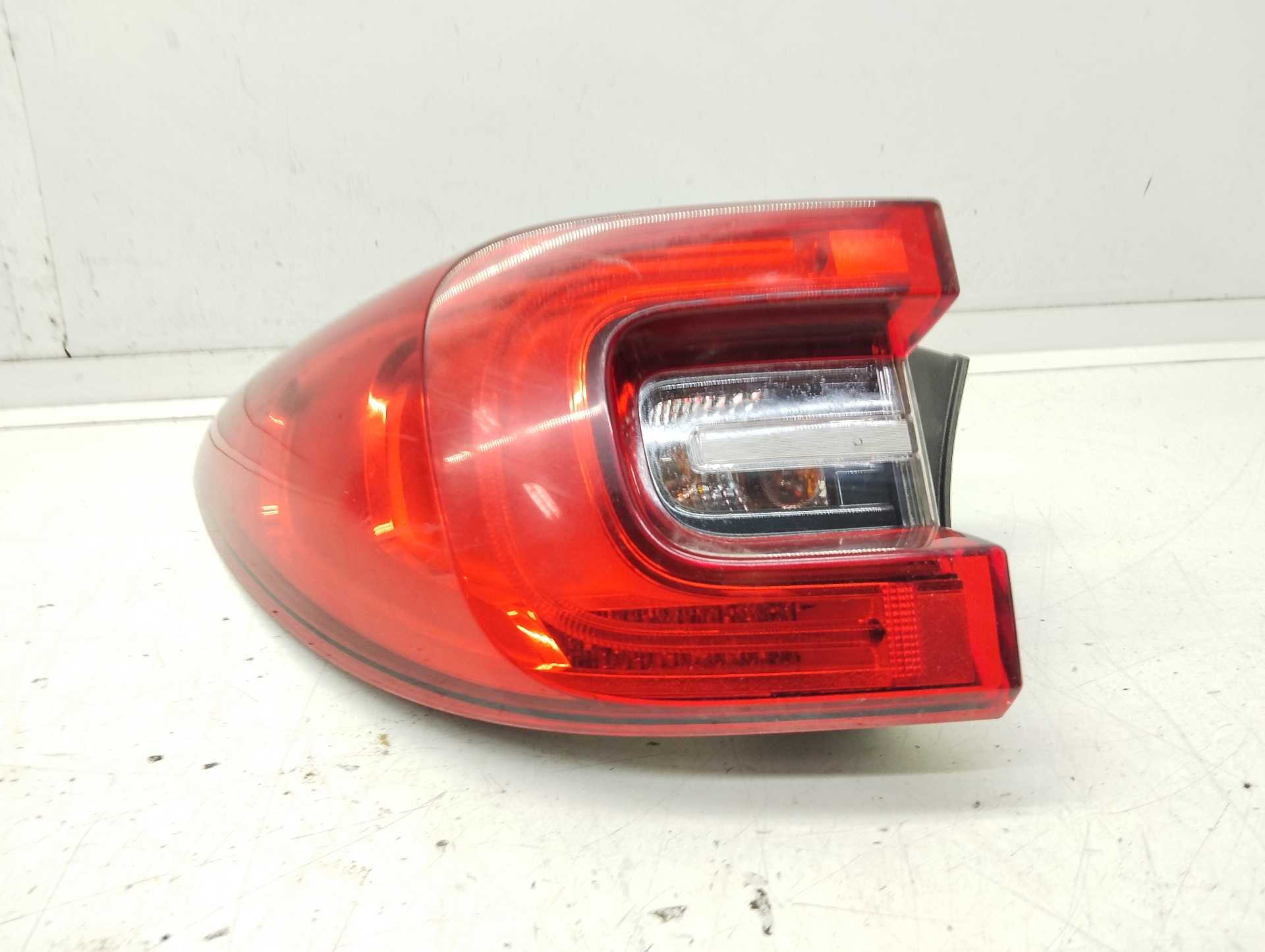 Recambio de piloto trasero izquierdo para renault kadjar bose edition referencia OEM IAM 265552478R 90061004 VALEO
