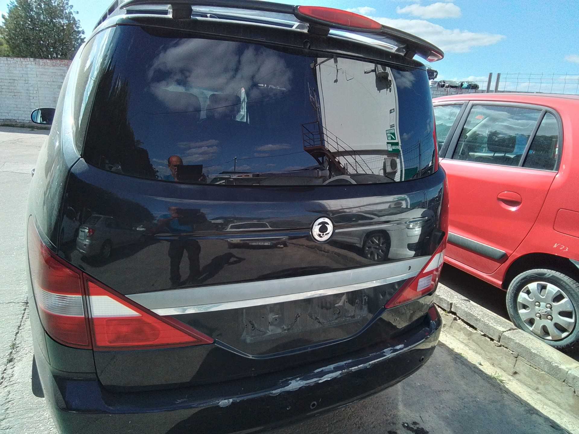 Recambio de porton trasero para ssangyong rodius xdi referencia OEM IAM   