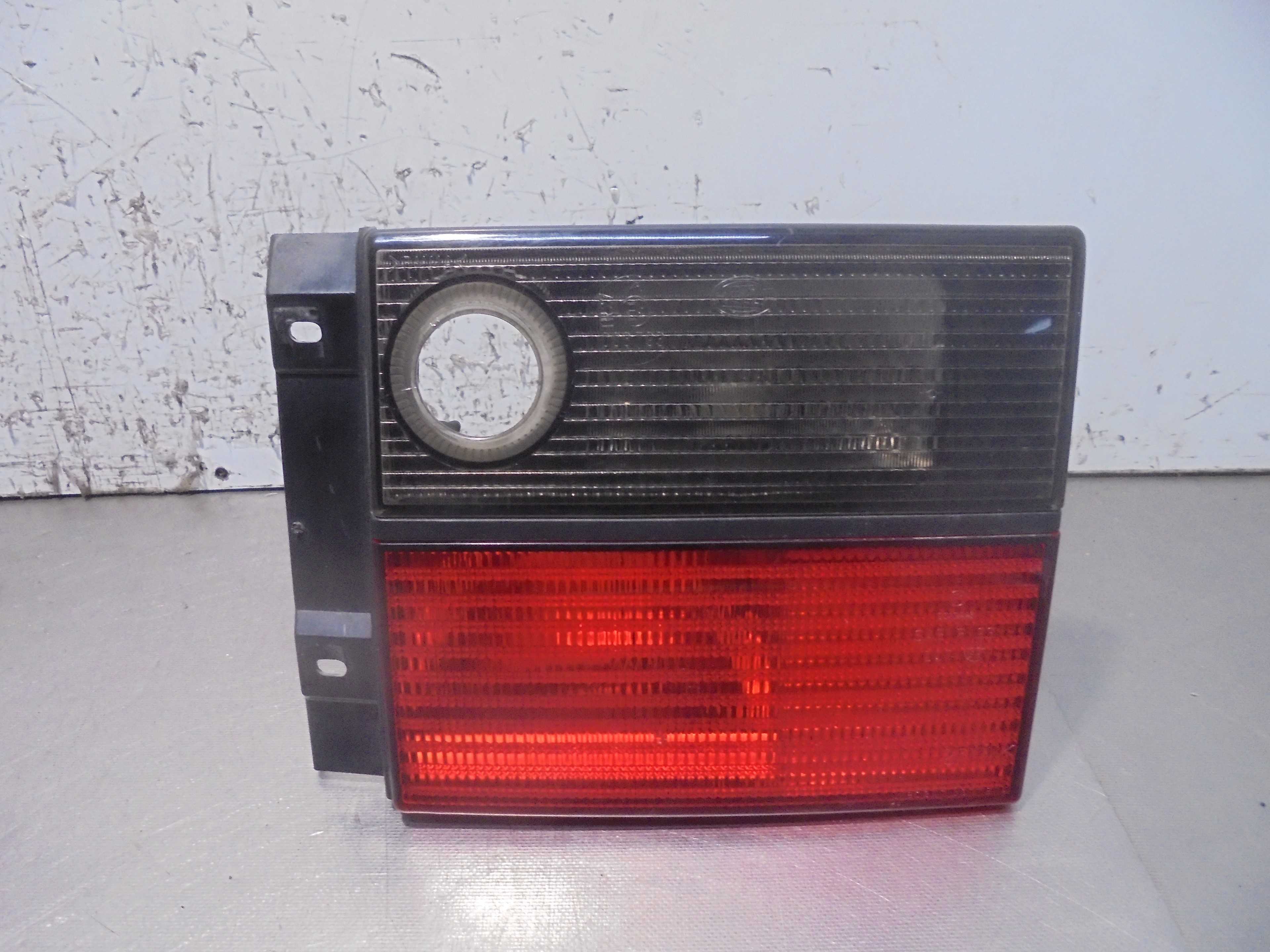Recambio de piloto porton trasero derecho para volkswagen vento (1h2) cl referencia OEM IAM 1H5945108  