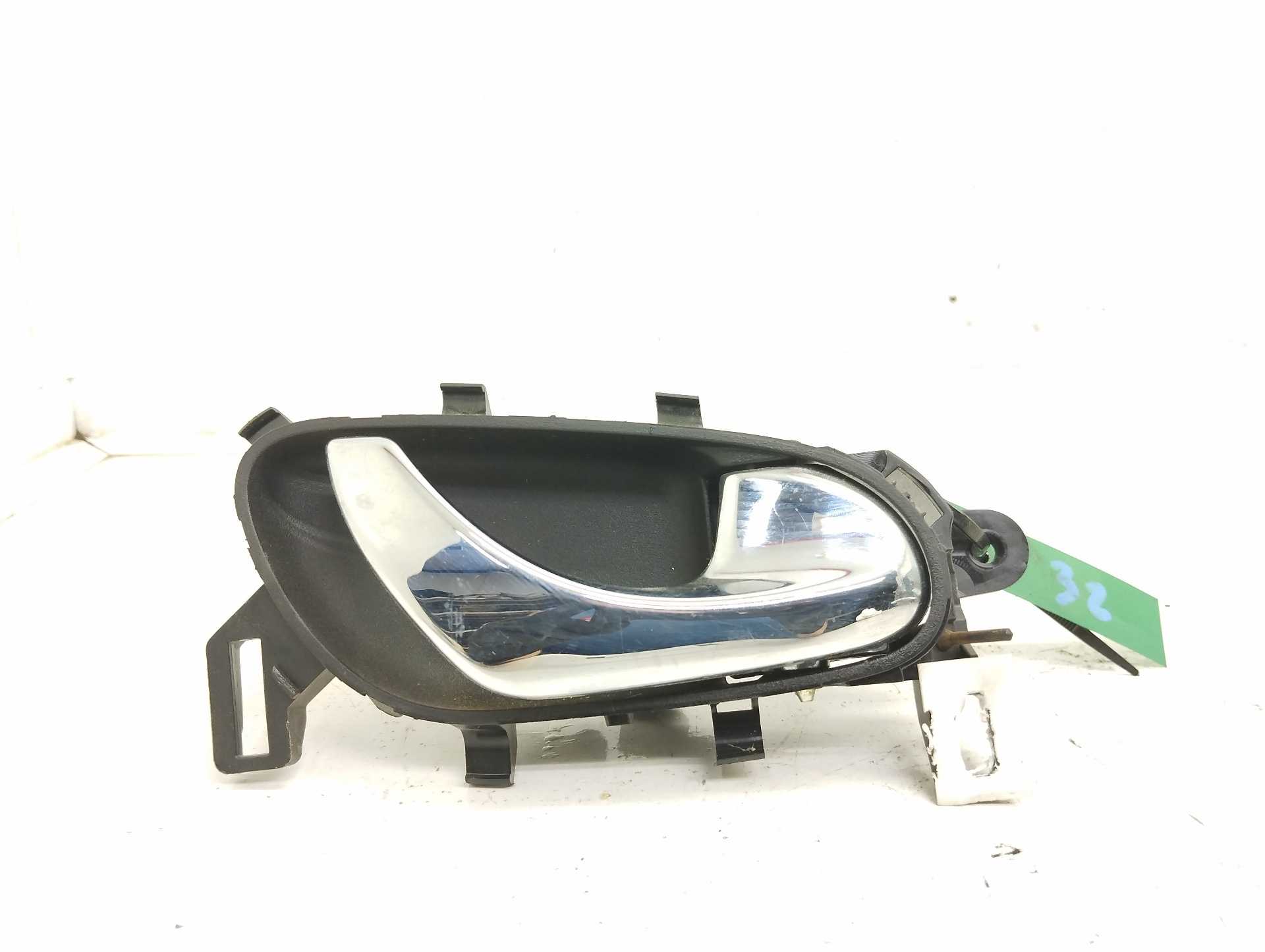 Recambio de maneta interior delantera derecha para renault kadjar bose edition referencia OEM IAM 806704EA  