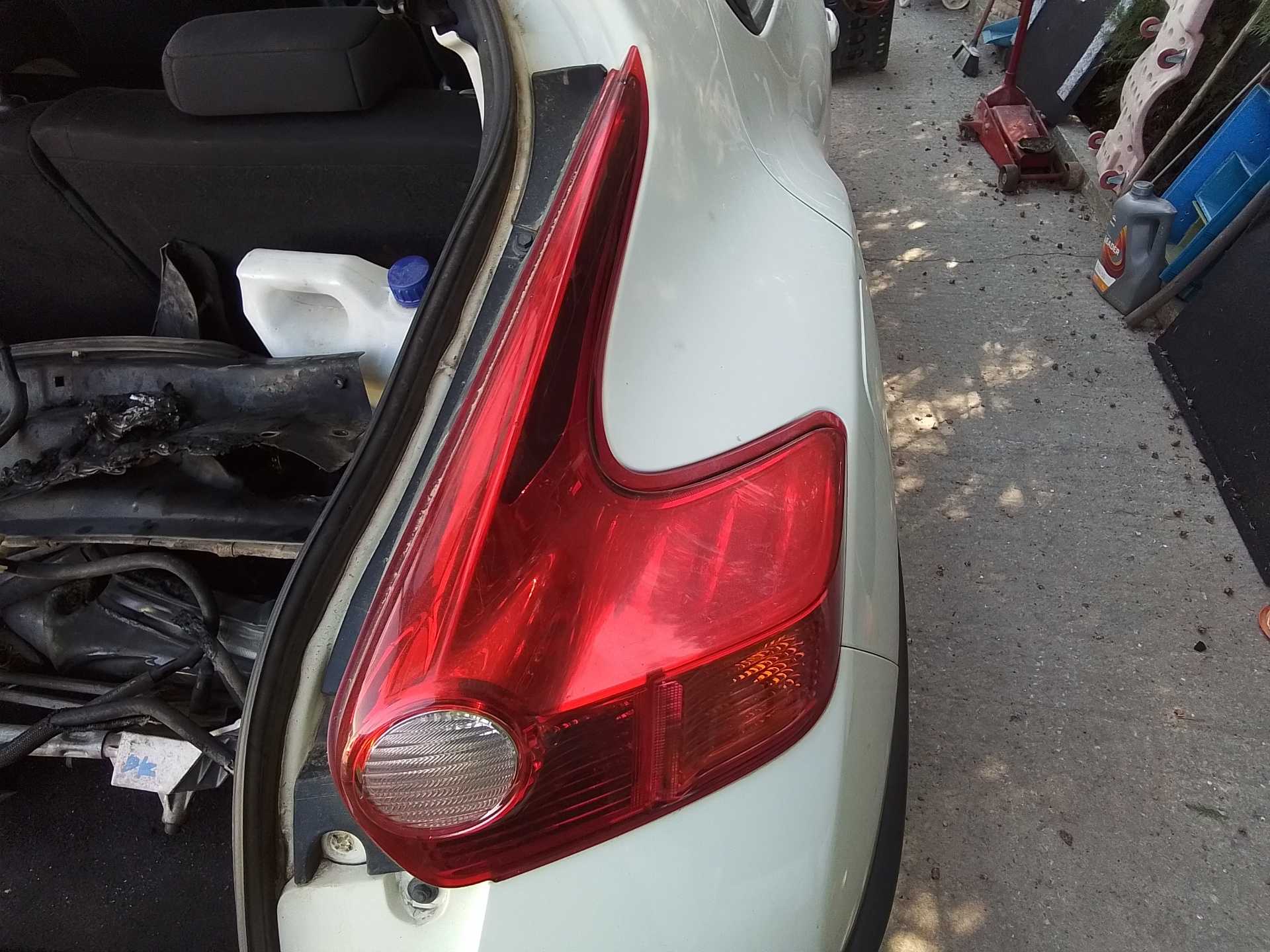 Recambio de piloto trasero derecho para nissan juke (f15) acenta referencia OEM IAM E414190  