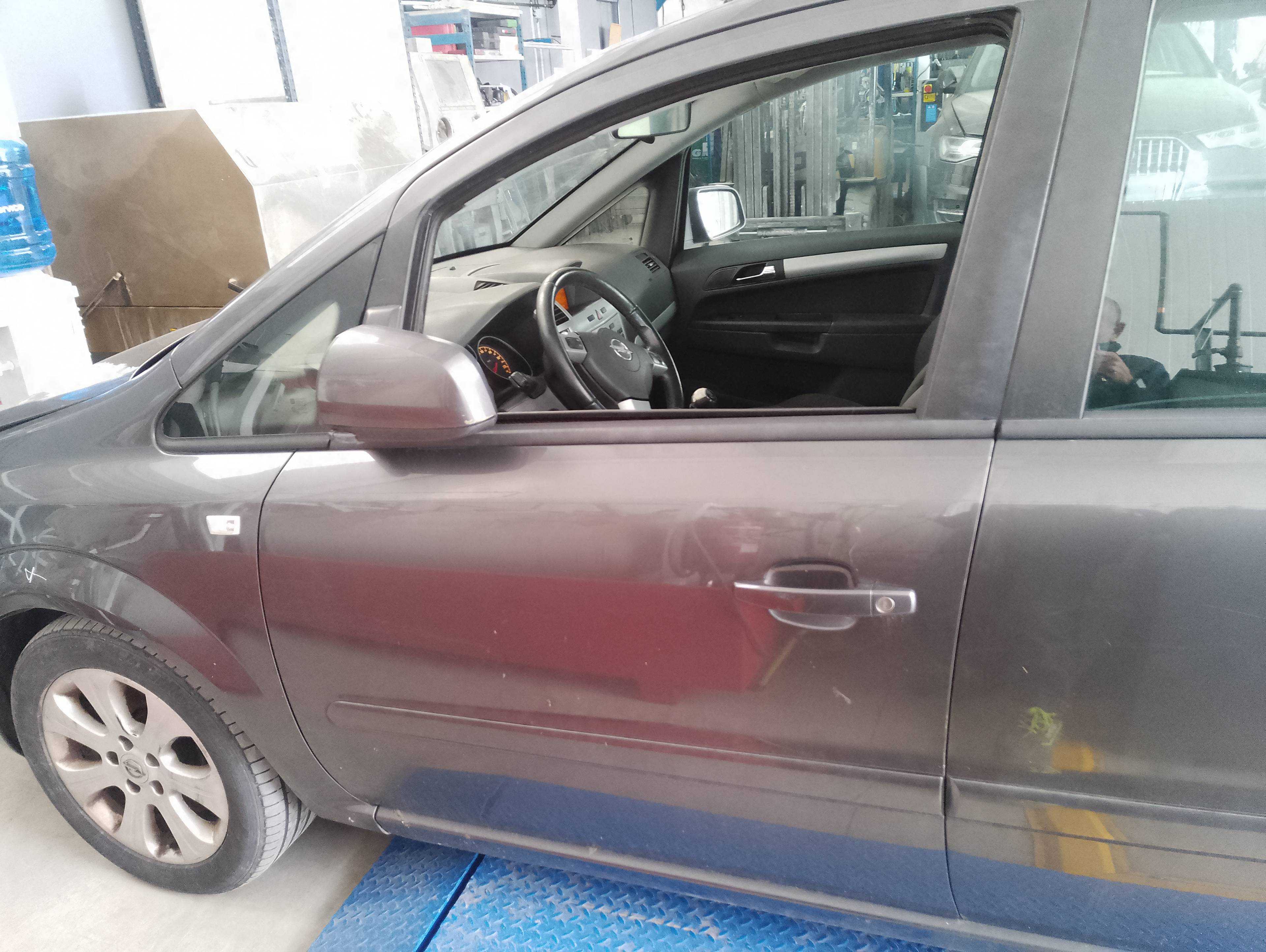 Recambio de puerta delantera izquierda para opel zafira b enjoy plus referencia OEM IAM   