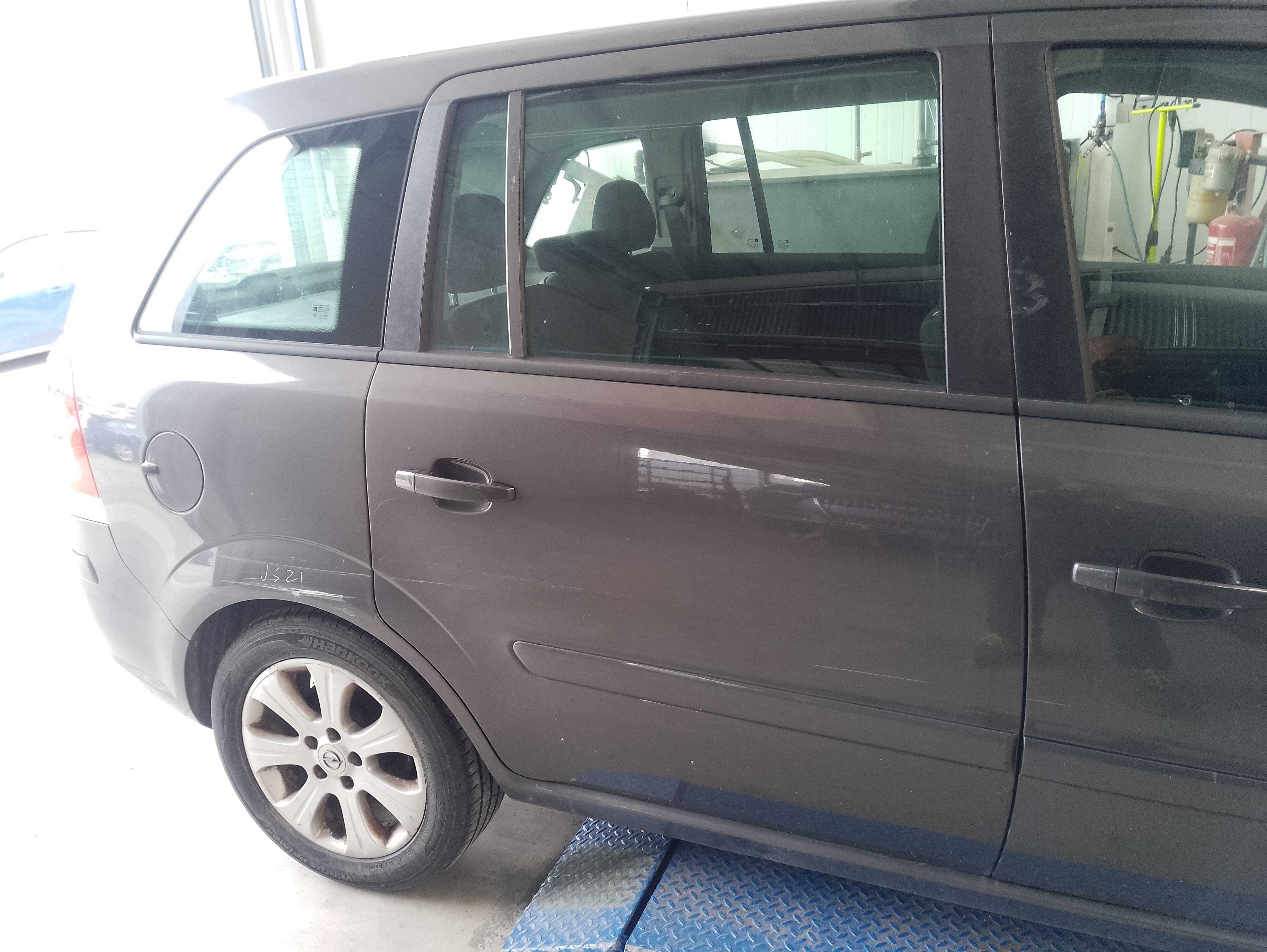 Recambio de puerta trasera derecha para opel zafira b enjoy plus referencia OEM IAM   
