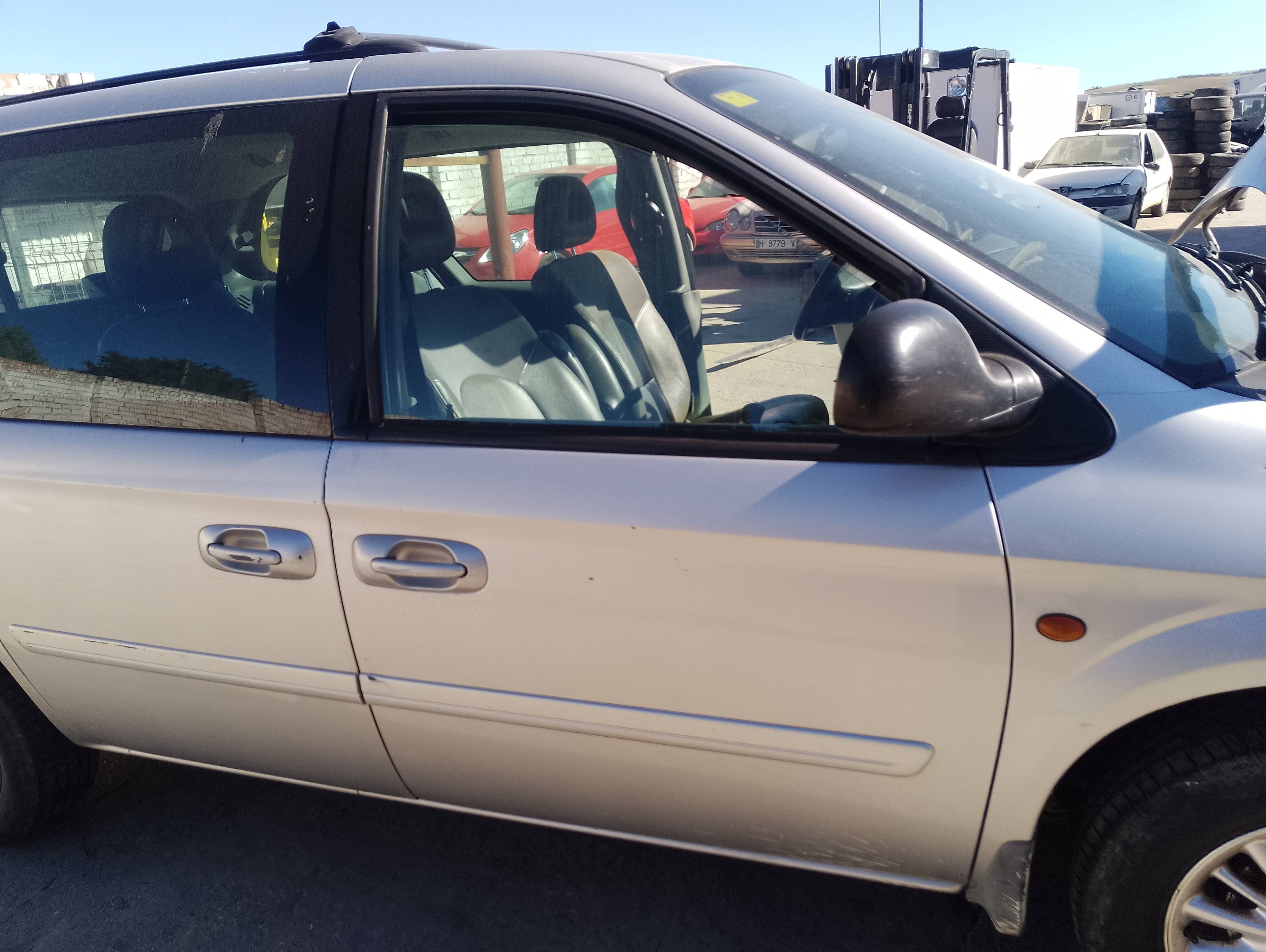 Recambio de puerta delantera derecha para chrysler voyager (rg) 2.5 crd executive referencia OEM IAM   