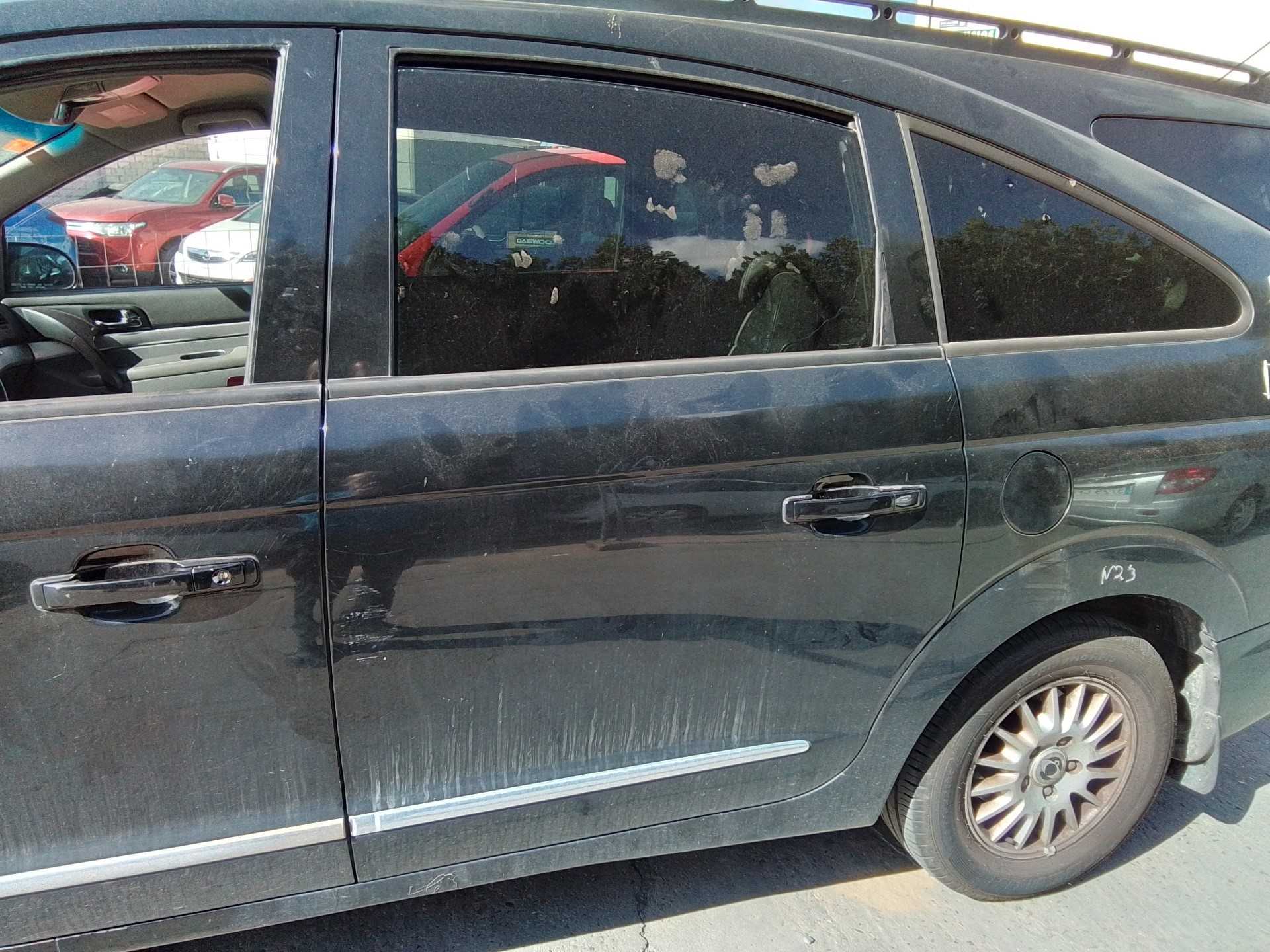 Recambio de puerta trasera izquierda para ssangyong rodius xdi referencia OEM IAM   