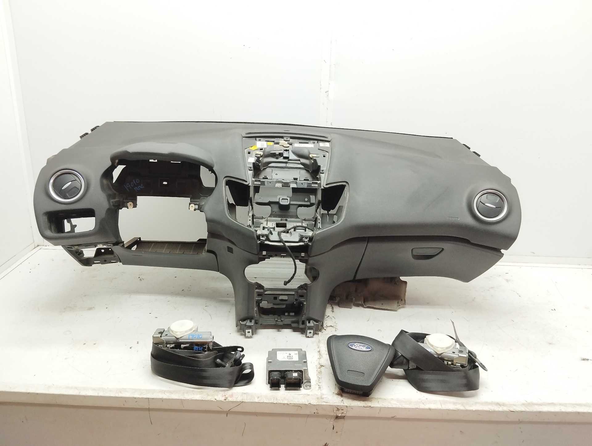 Recambio de kit airbag para ford fiesta (ccn) black edition referencia OEM IAM 2038393 2038249 1900803