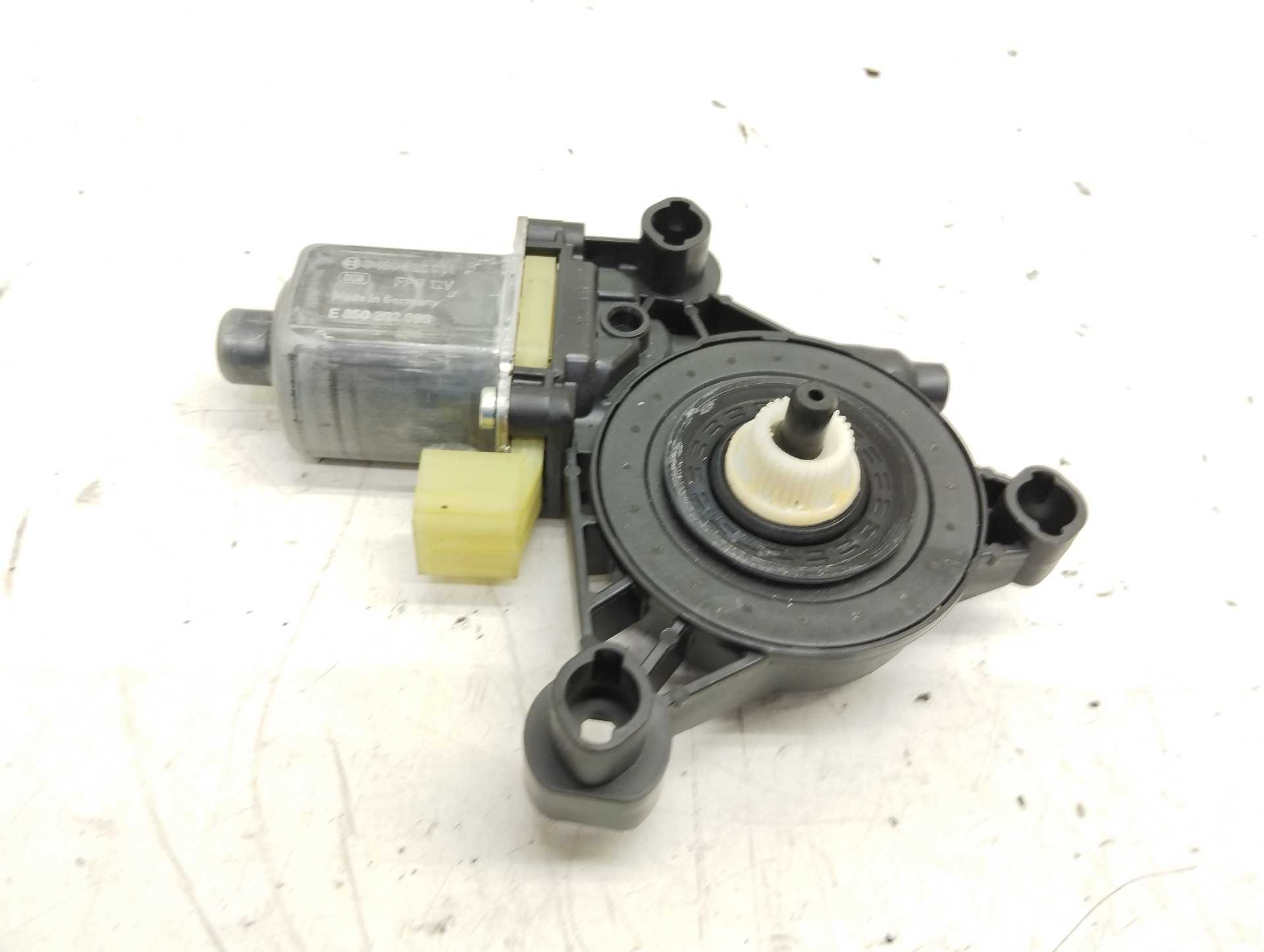 Recambio de motor elevalunas delantero izquierdo para volkswagen t-roc 1.5 16v tsi act referencia OEM IAM 5Q0959802A  
