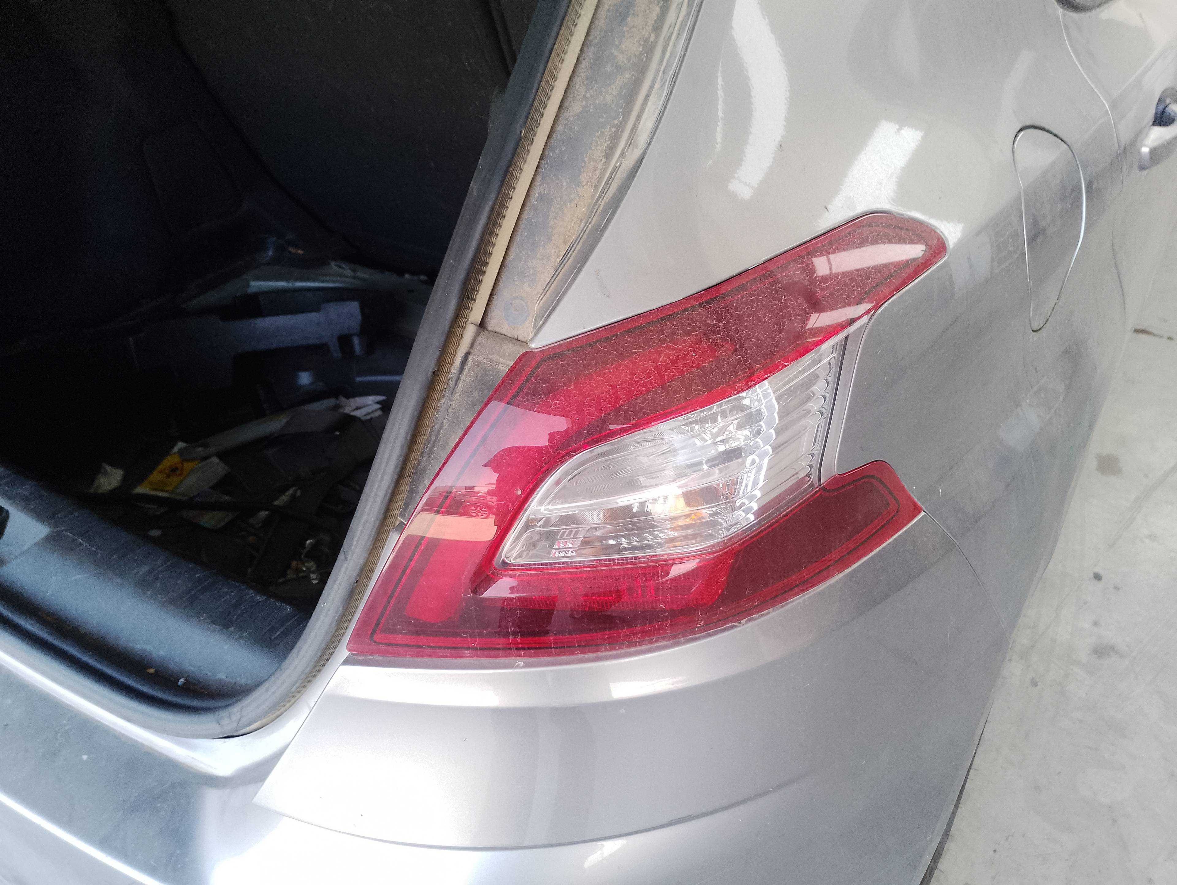 Recambio de piloto trasero derecho para peugeot 308 active referencia OEM IAM E245077  