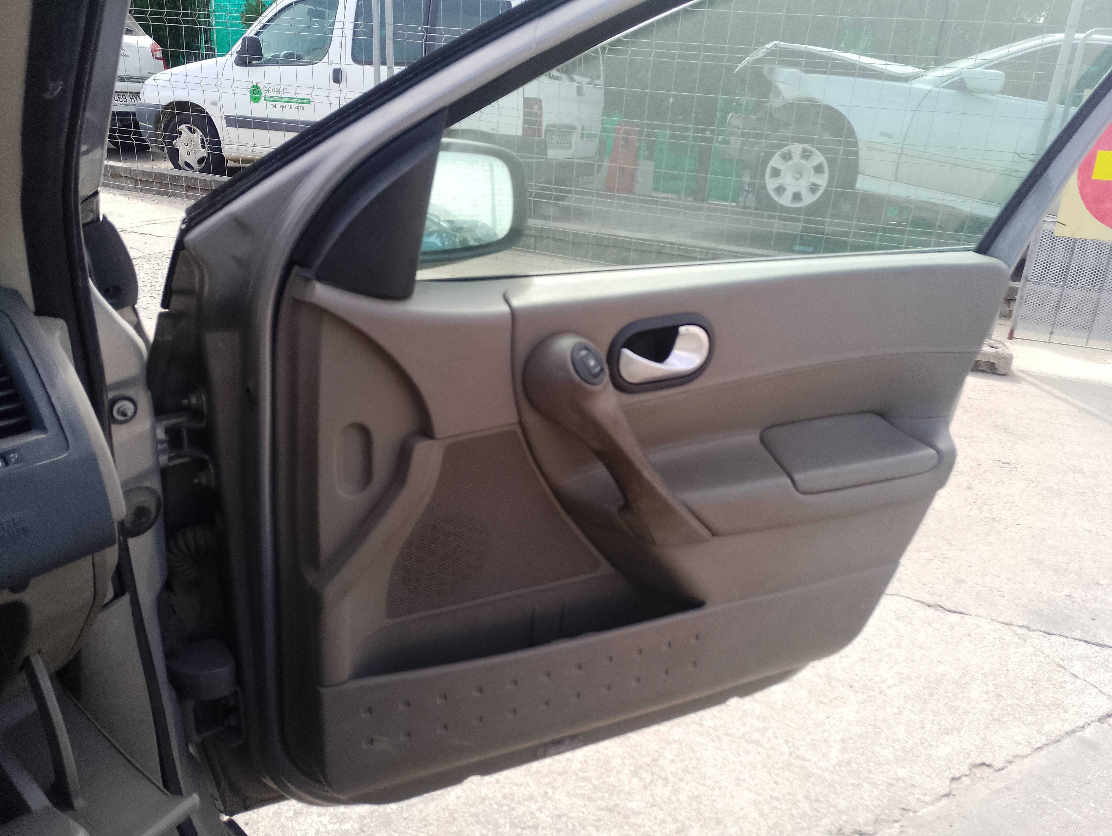 Recambio de guarnecido puerta delantera derecha para renault megane ii familiar authentique confort referencia OEM IAM   