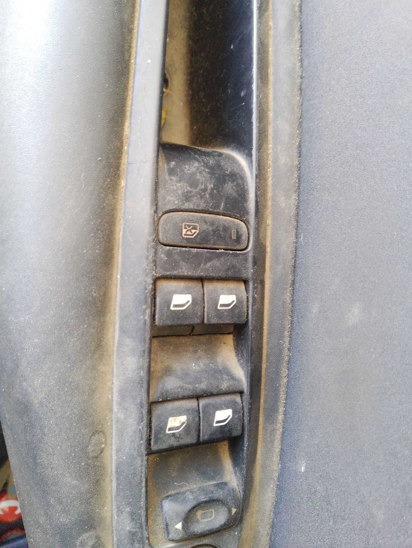 Recambio de mando elevalunas delantero izquierdo para citroën c4 ii (nc_) 1.6 hdi 90 referencia OEM IAM 6490JX  