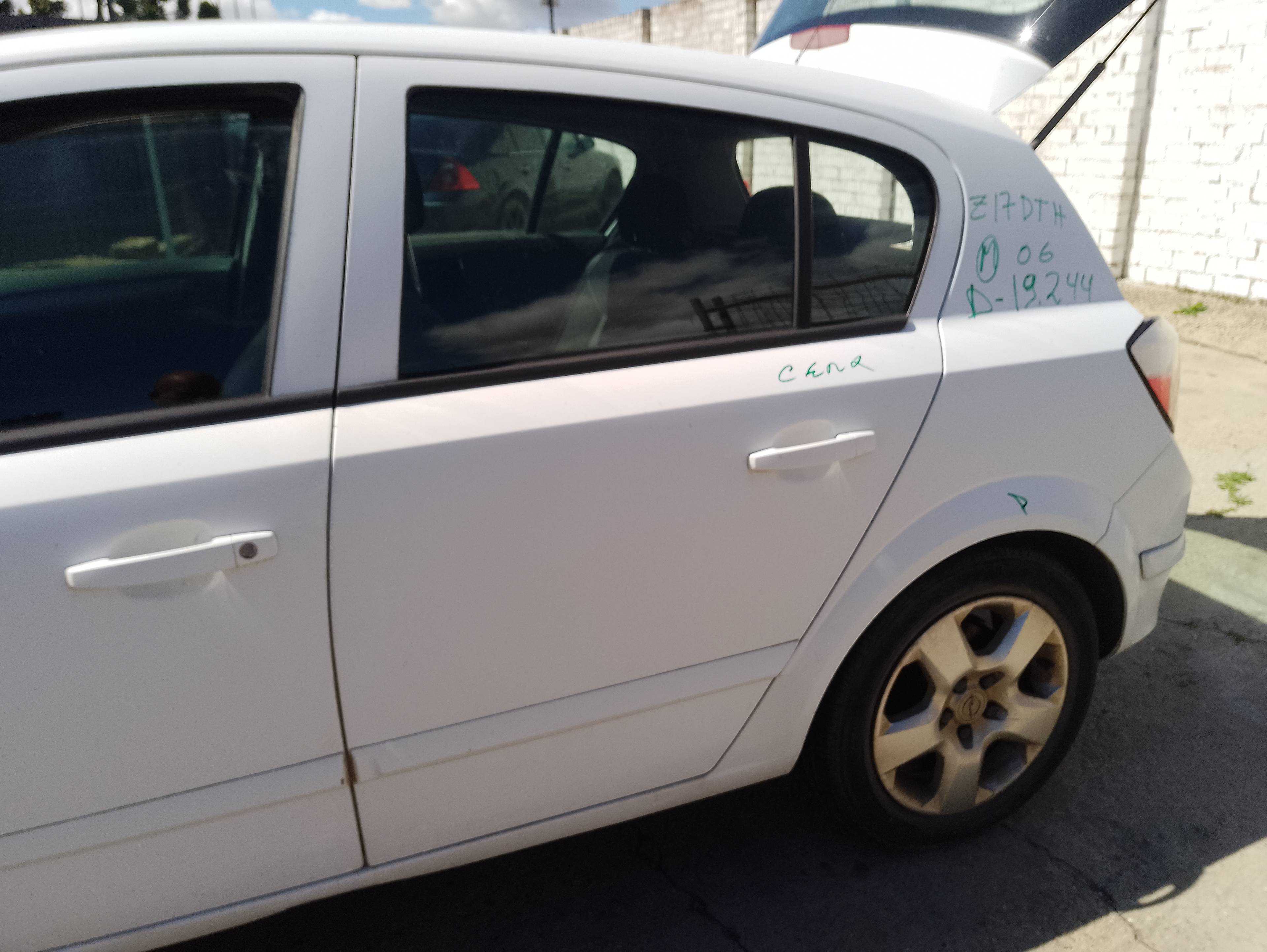 Recambio de puerta trasera izquierda para opel astra h berlina cosmo referencia OEM IAM   