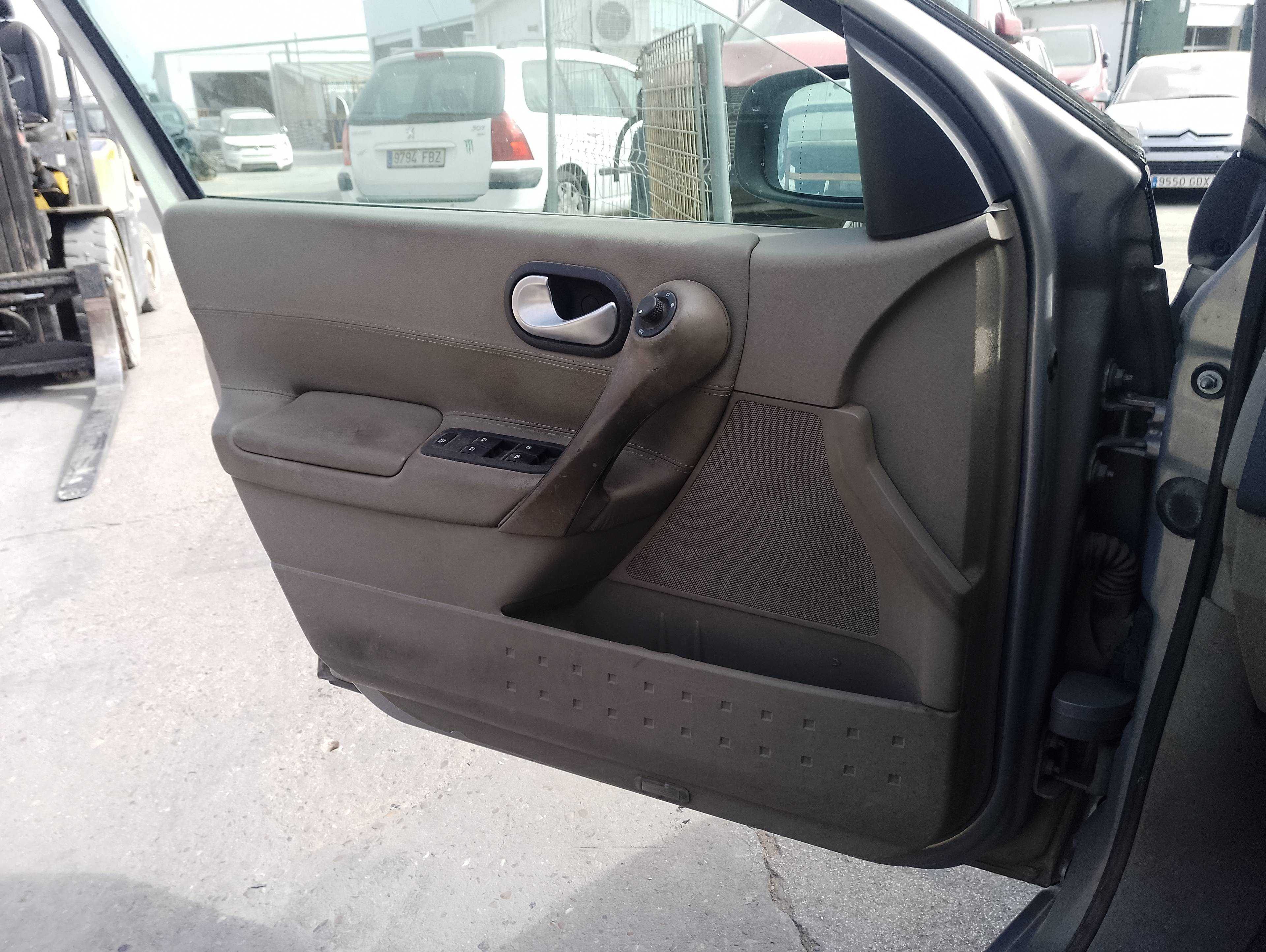 Recambio de guarnecido puerta delantera izquierda para renault megane ii familiar authentique confort referencia OEM IAM   