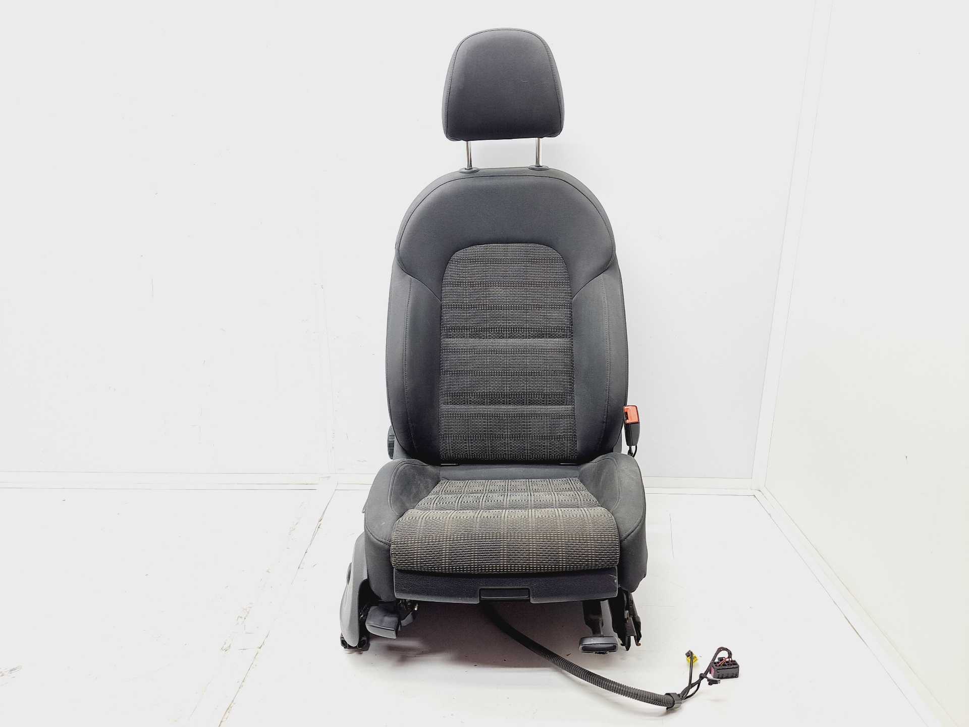 Recambio de asiento delantero derecho para audi q3 (8ug) attraction referencia OEM IAM 5N0881106AD  