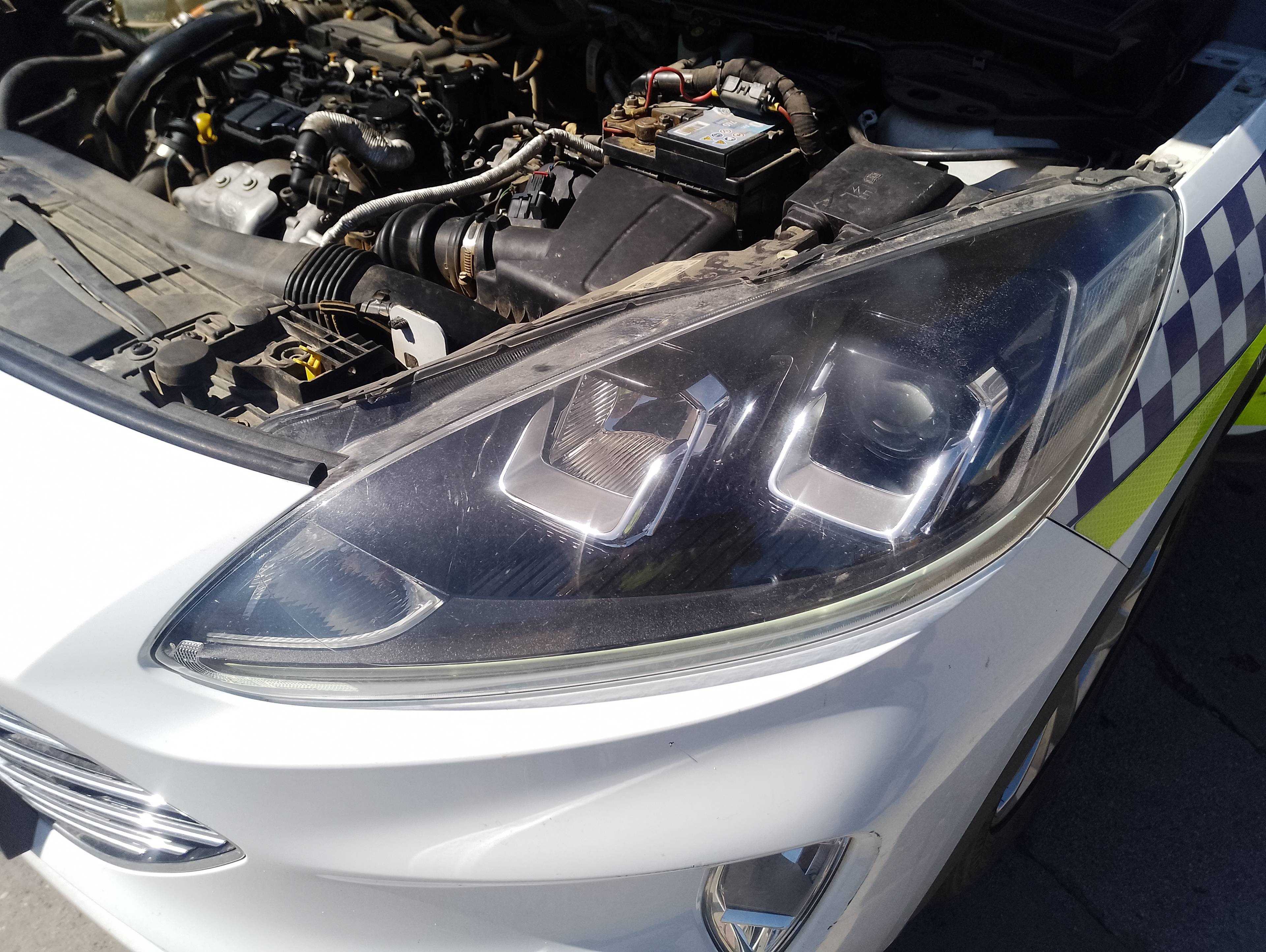 Recambio de faro izquierdo para ford kuga trend referencia OEM IAM 2733521 LV4B13W030AF 