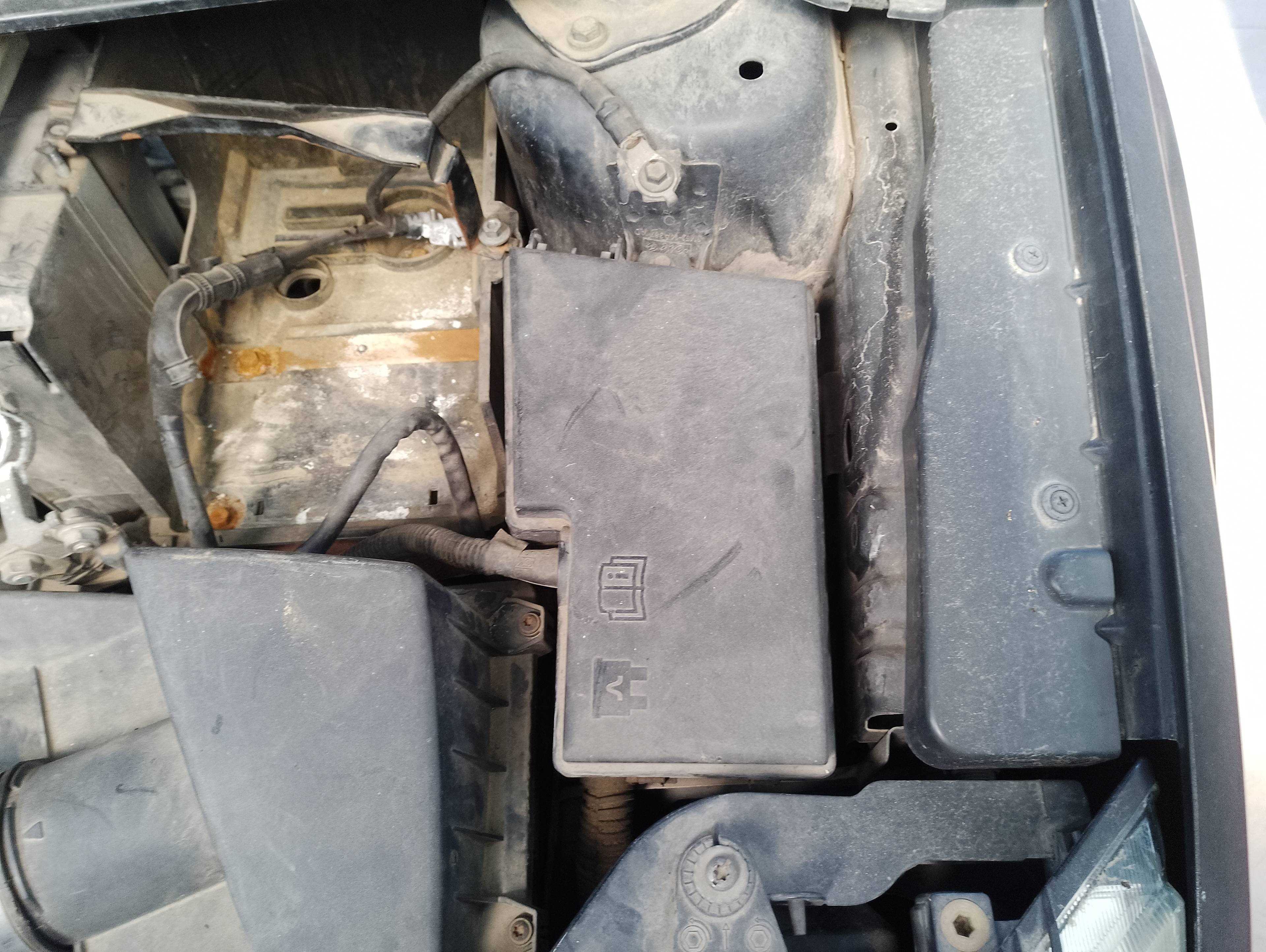 Recambio de caja reles / fusibles para ford focus berlina (cap) ambiente (d) referencia OEM IAM   