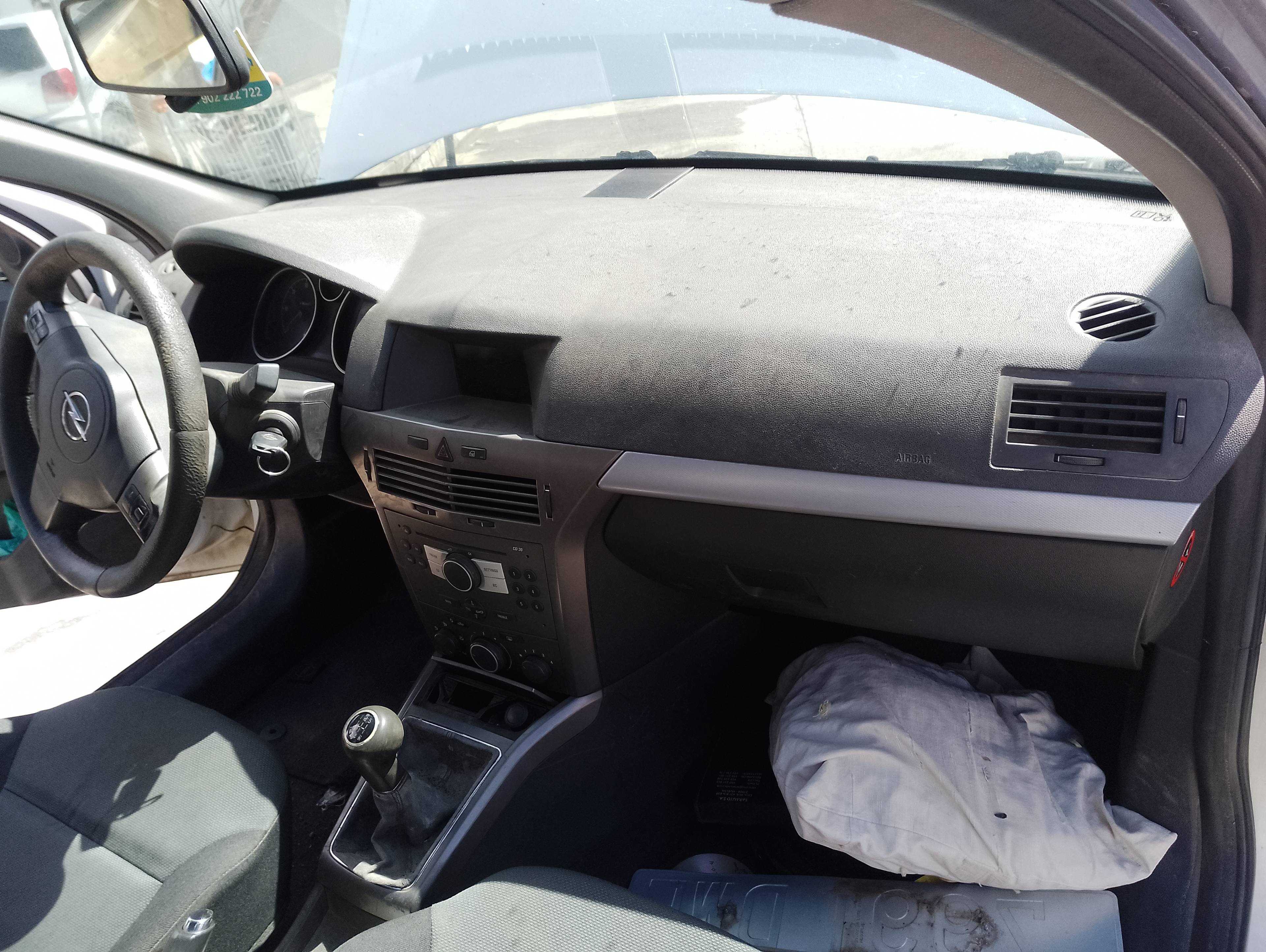 Recambio de salpicadero para opel astra h berlina cosmo referencia OEM IAM   