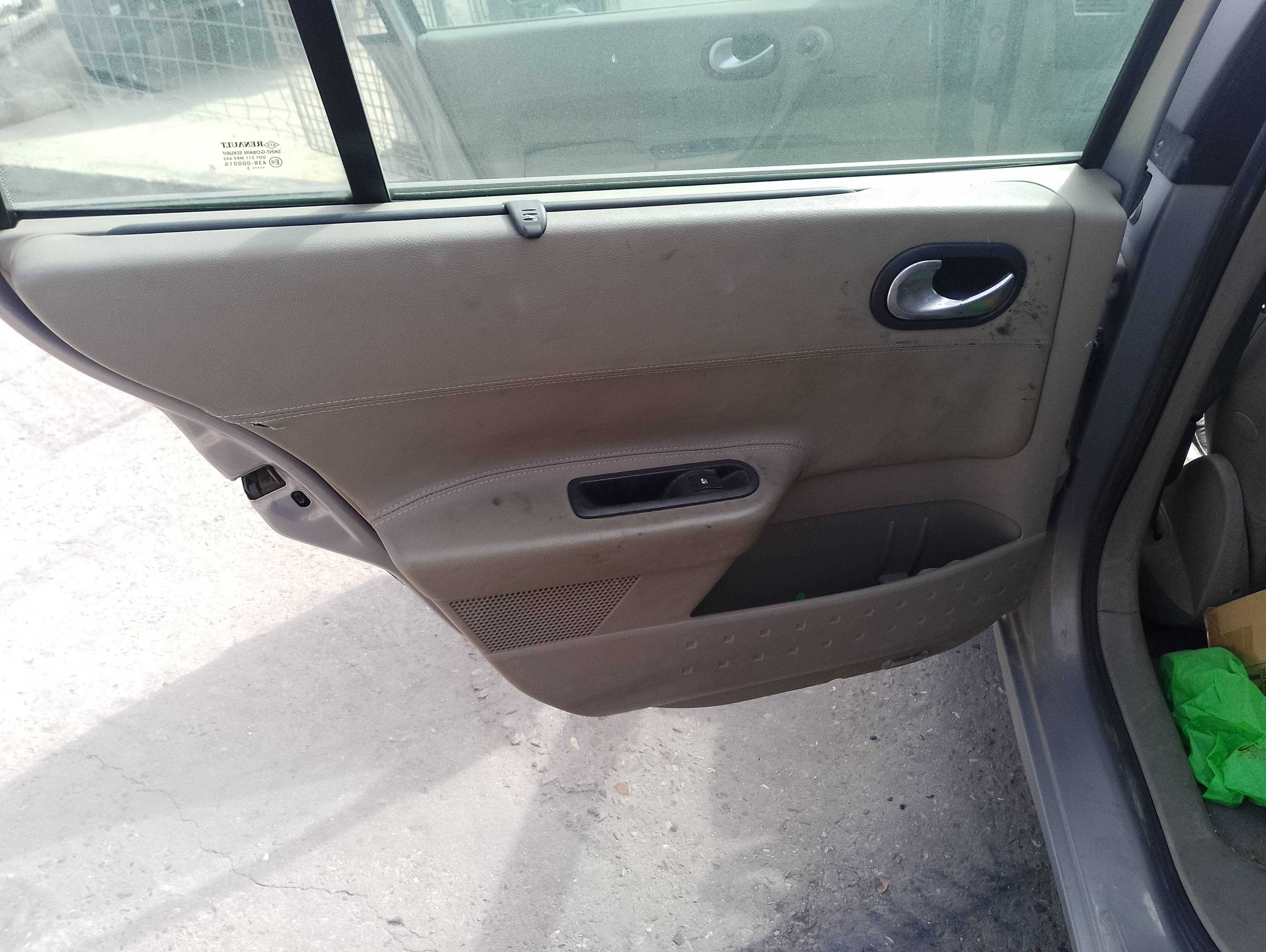 Recambio de guarnecido puerta trasera izquierda para renault megane ii familiar authentique confort referencia OEM IAM   