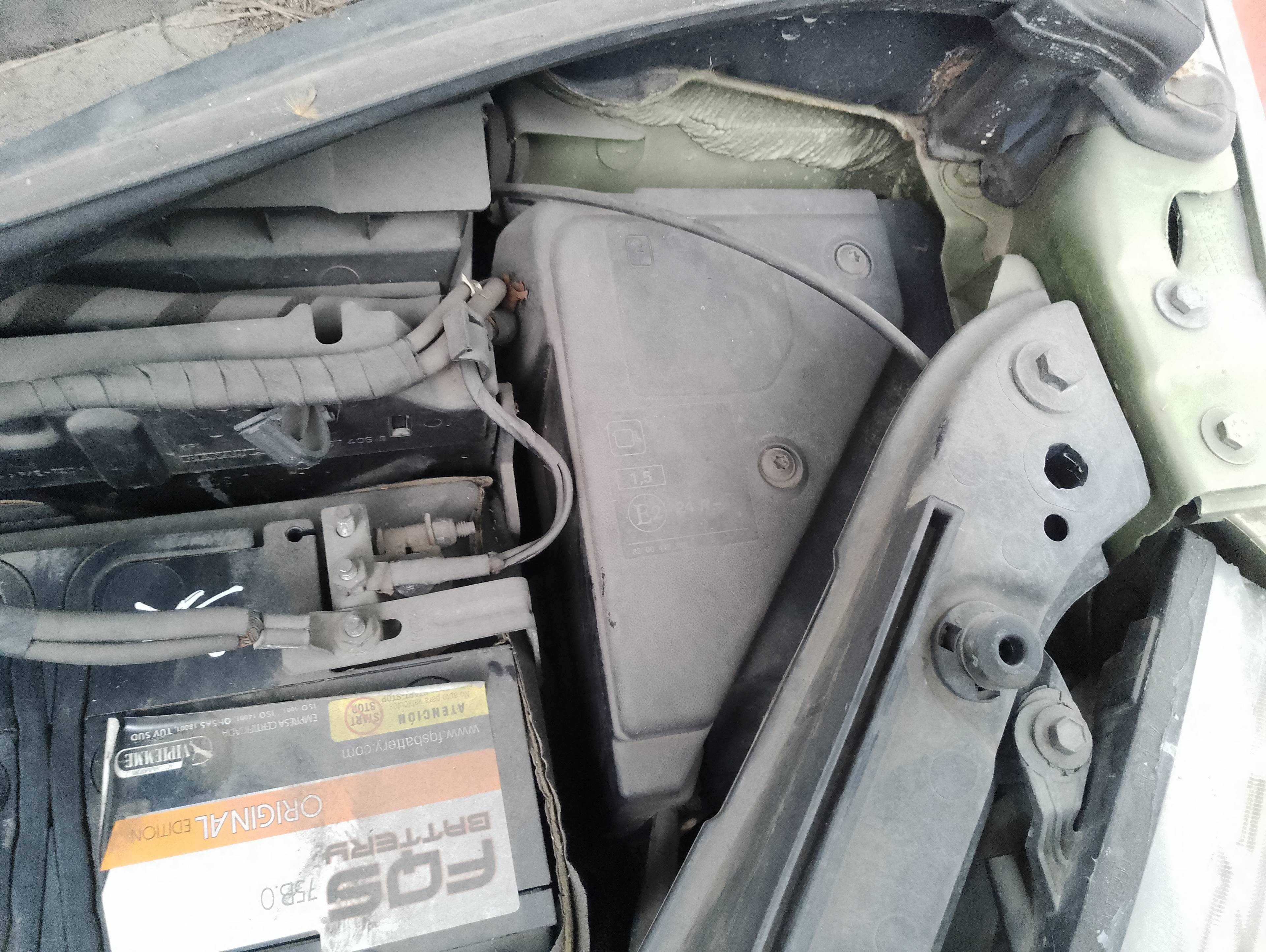Recambio de caja reles / fusibles para renault scenic ii authentique referencia OEM IAM   