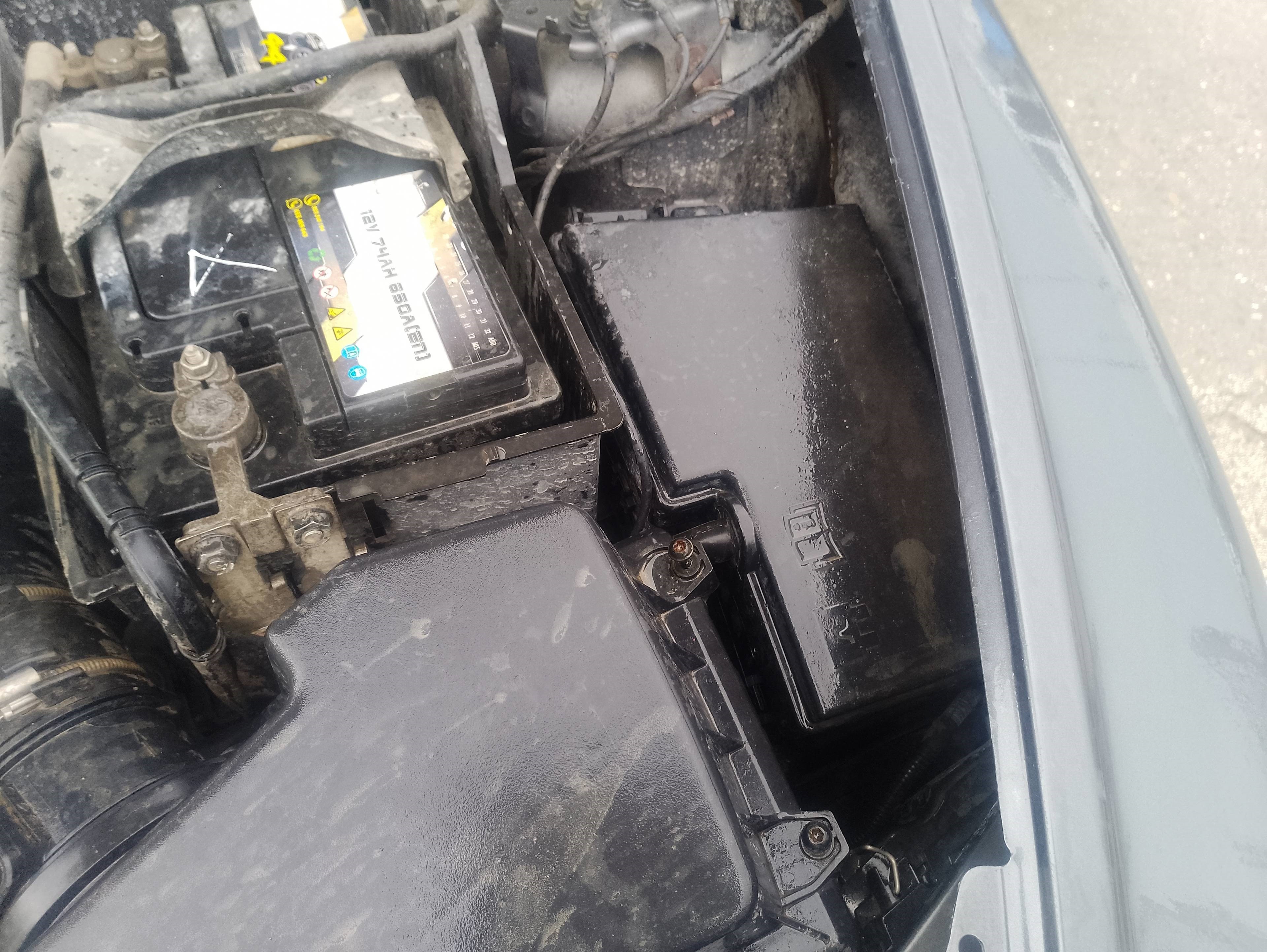 Recambio de caja reles / fusibles para volvo s40 berlina 2.0 d kinetic referencia OEM IAM   