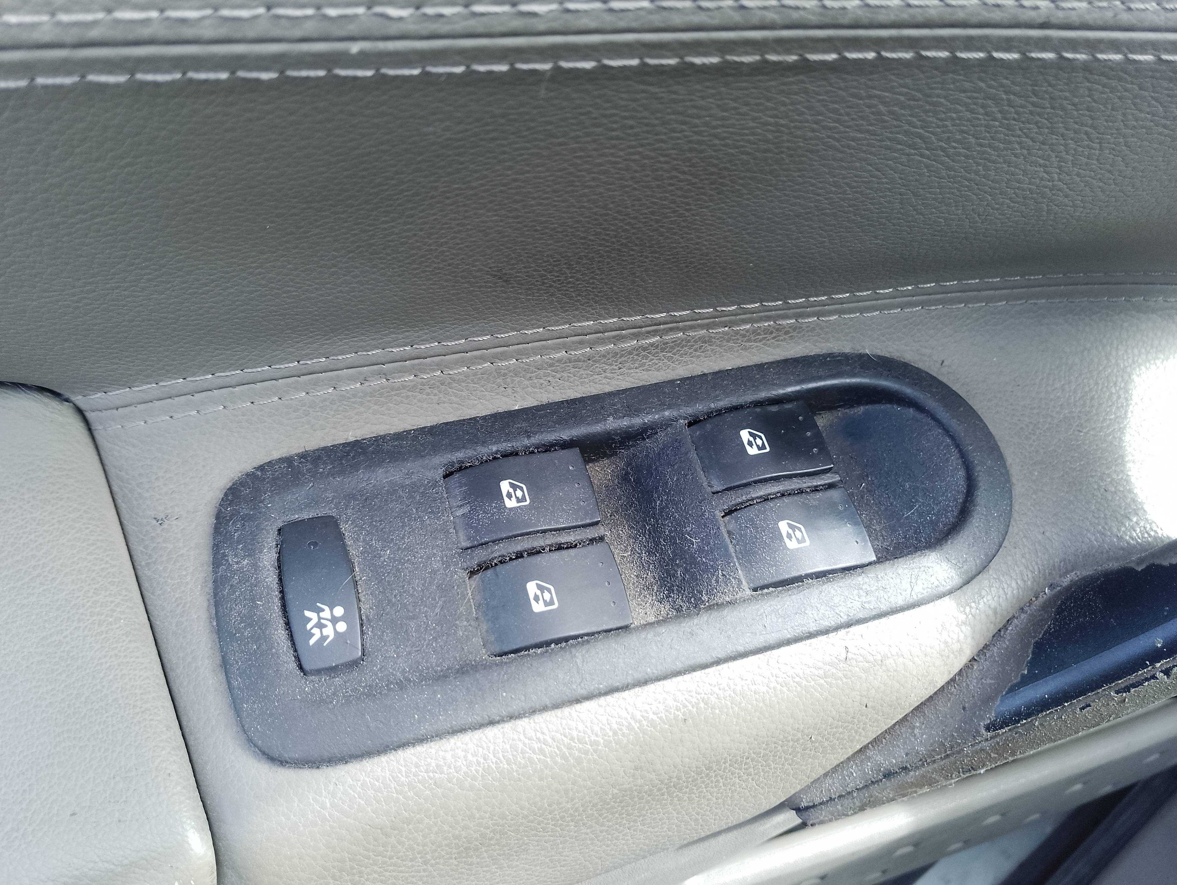 Recambio de mando elevalunas delantero izquierdo para renault megane ii familiar authentique confort referencia OEM IAM   
