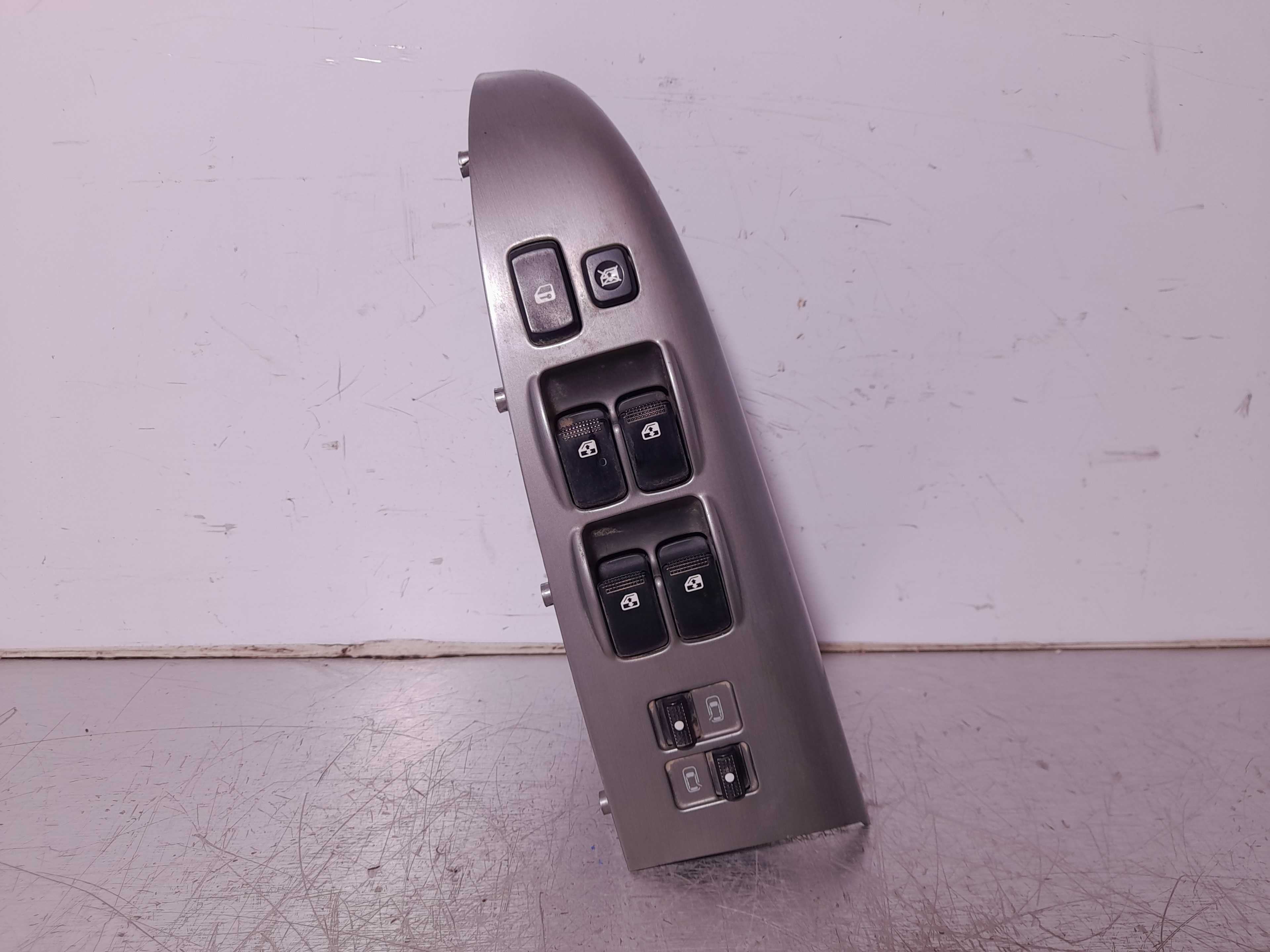 Recambio de mando elevalunas delantero izquierdo para kia carnival 2.9 crdi vgt active referencia OEM IAM   