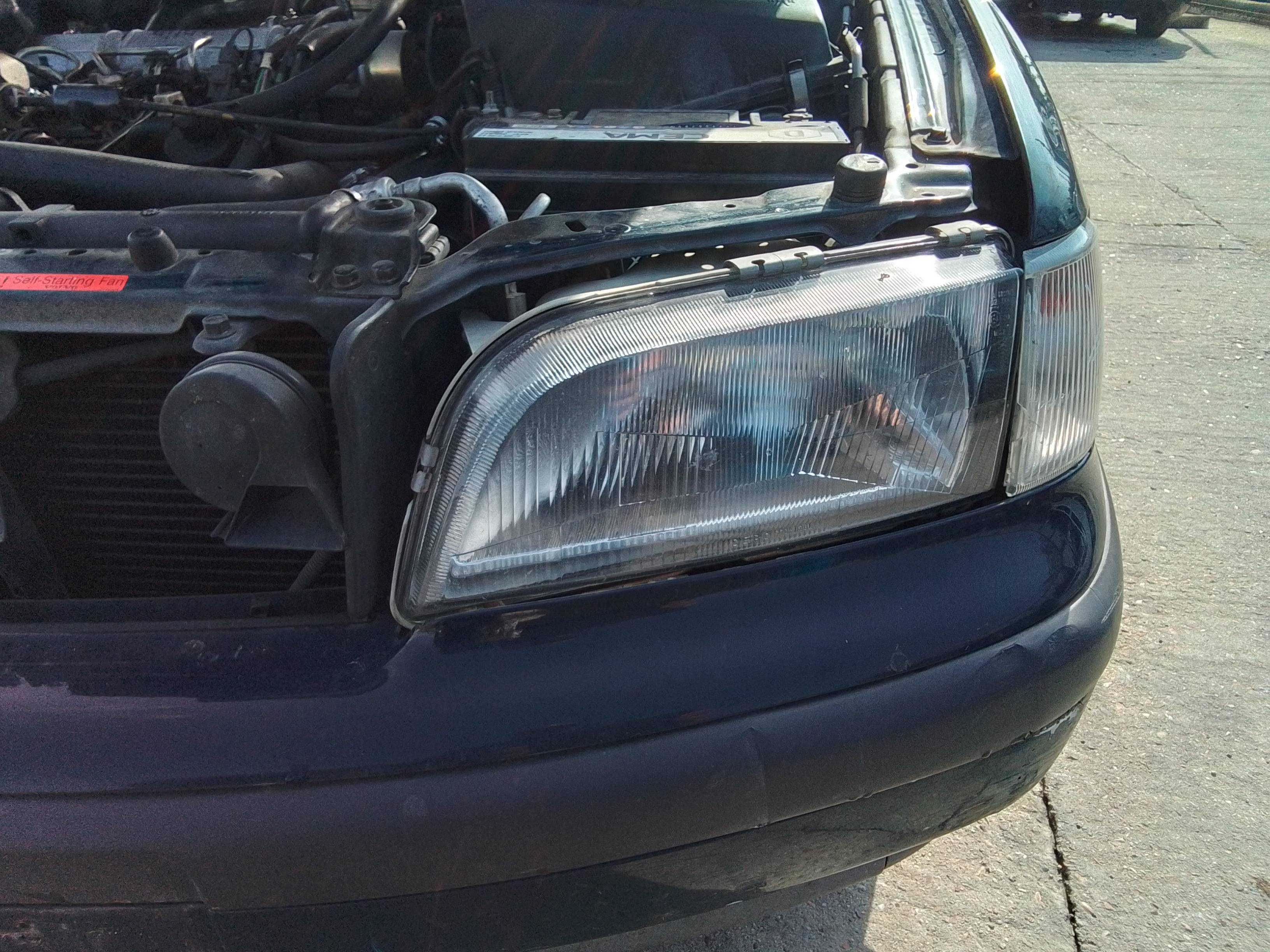 Recambio de faro izquierdo para volvo s40 berlina td referencia OEM IAM   