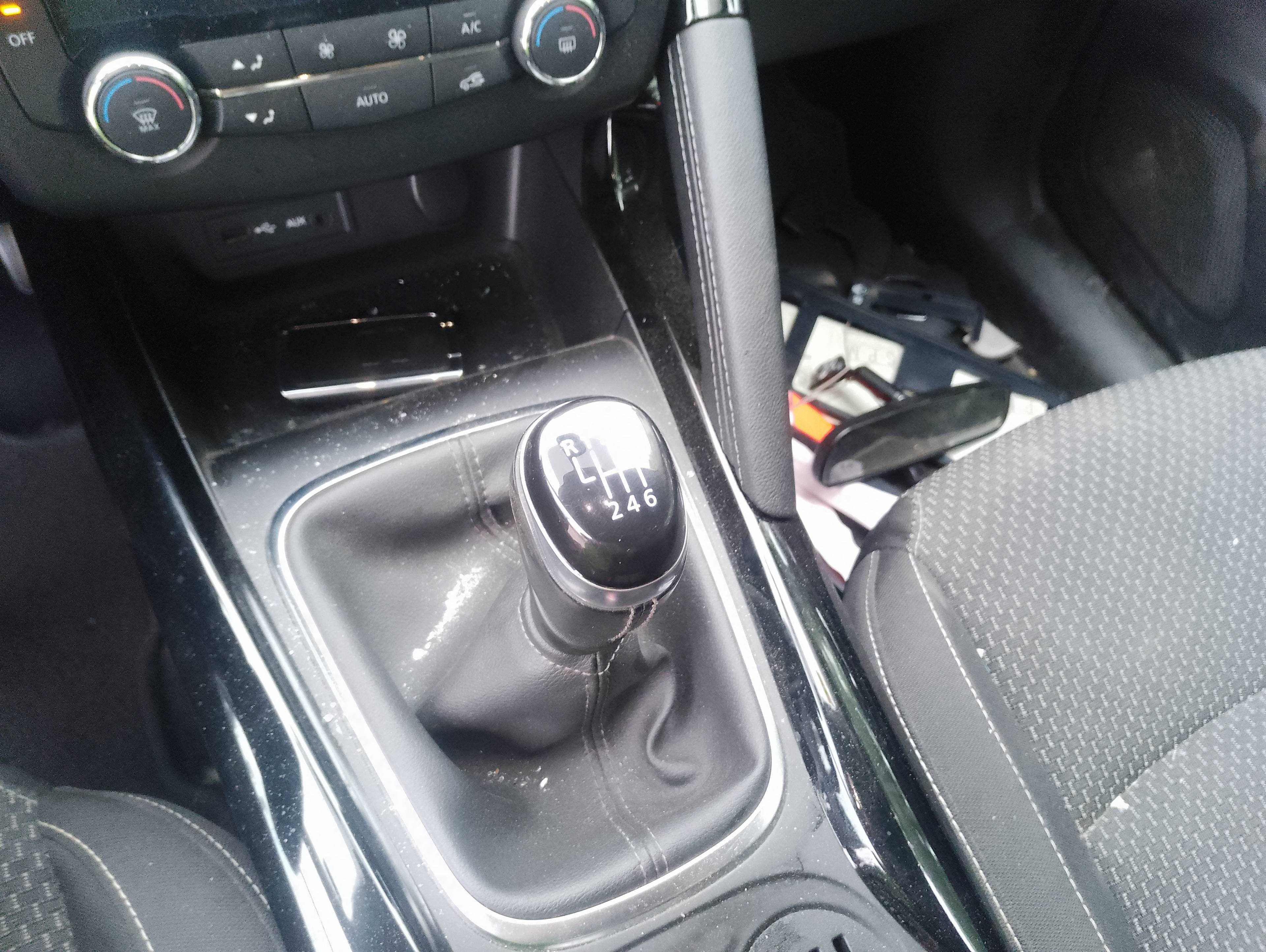 Recambio de palanca cambio para renault kadjar bose edition referencia OEM IAM   