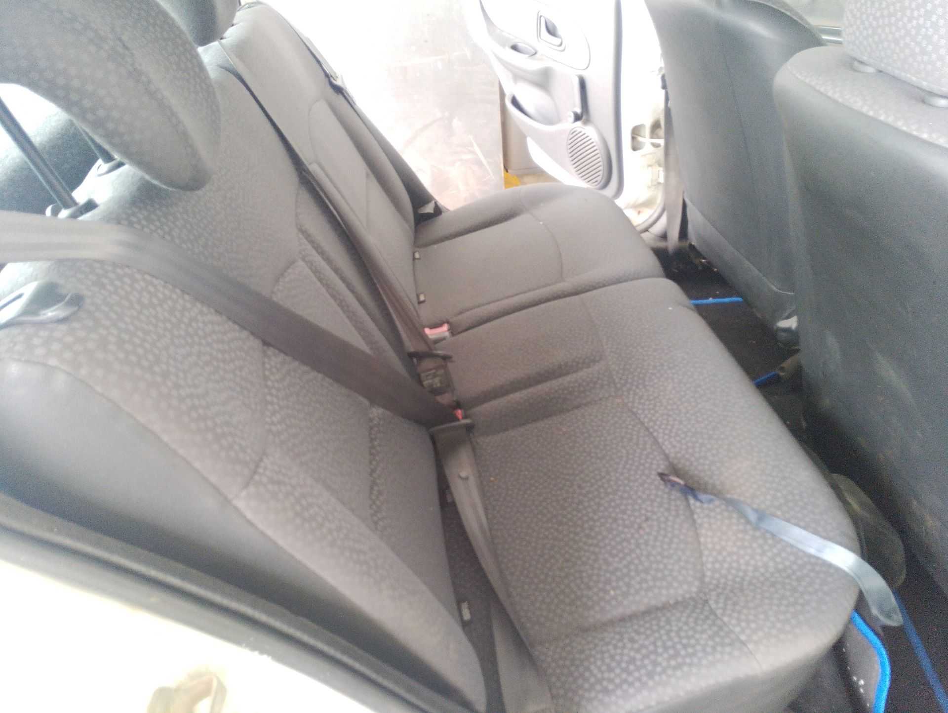Recambio de asientos traseros para renault clio ii (bb_, cb_) 1.5 dci (b/c2j) referencia OEM IAM   