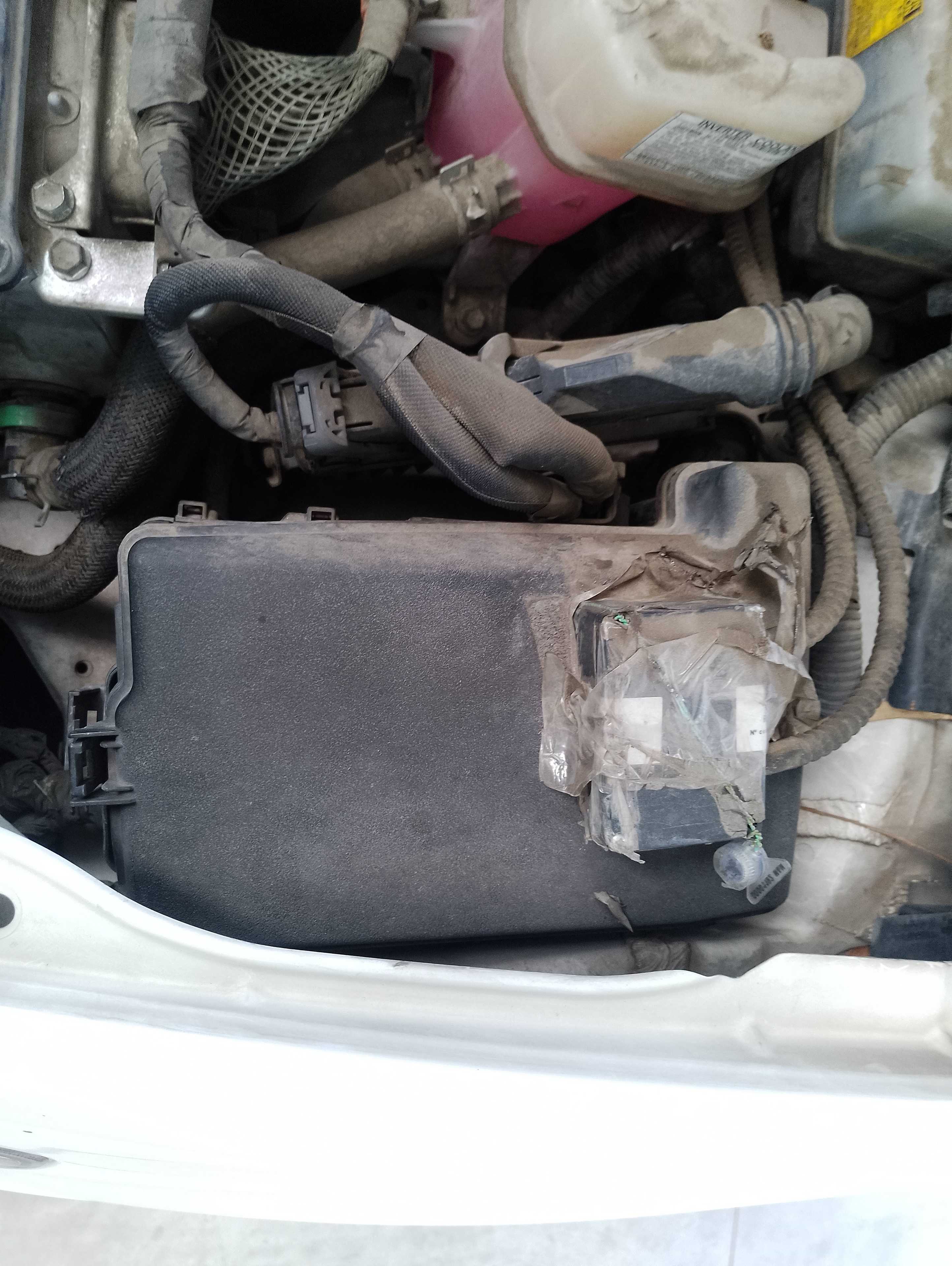 Recambio de caja reles / fusibles para toyota auris hybrid active referencia OEM IAM   