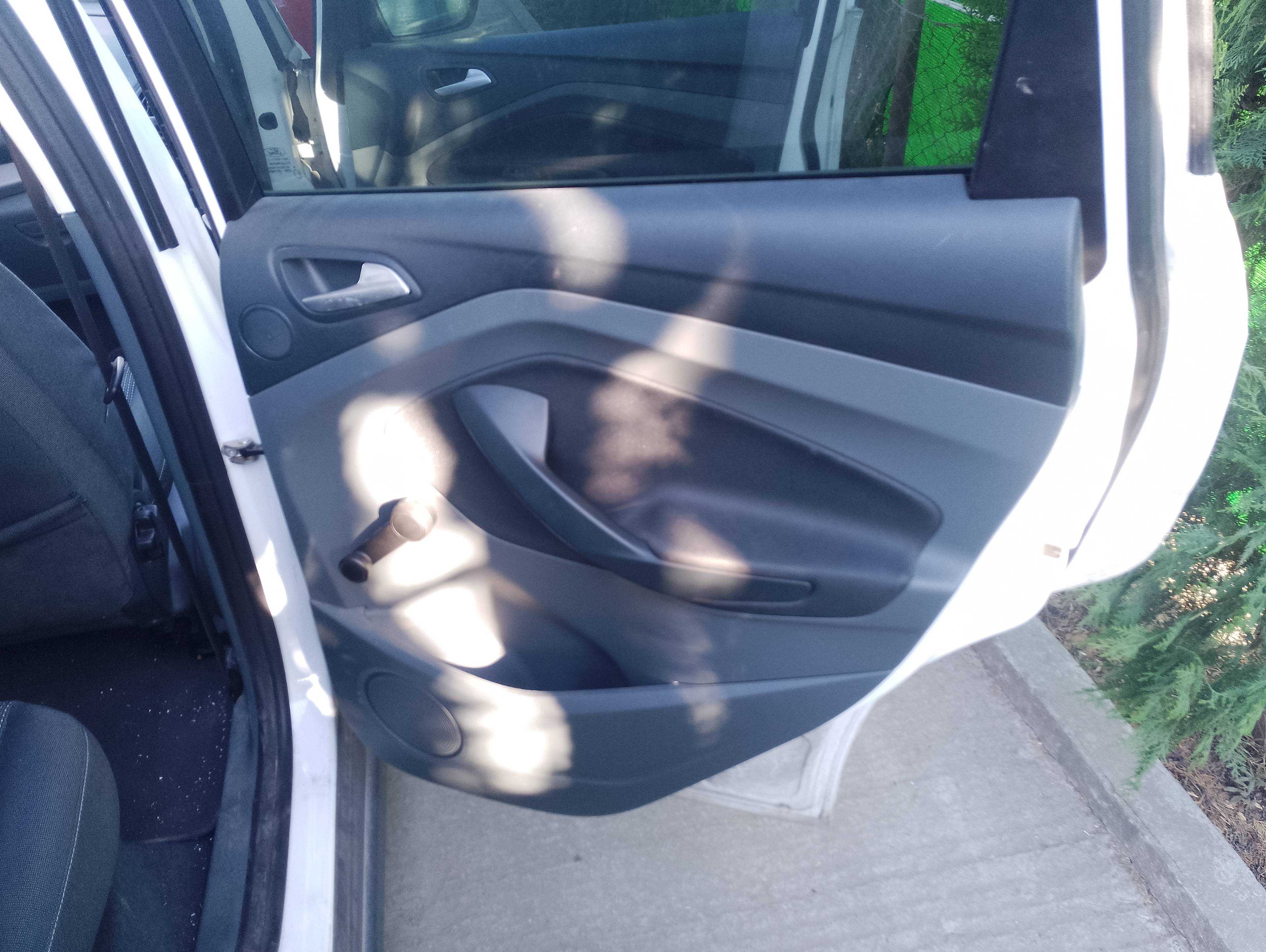 Recambio de guarnecido puerta trasera derecha para ford c-max trend referencia OEM IAM   