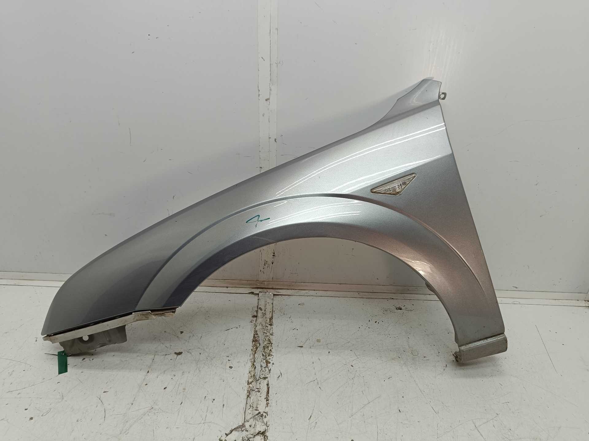 Recambio de aleta delantera izquierda para ford mondeo berlina (ge) ambiente referencia OEM IAM  1204739 