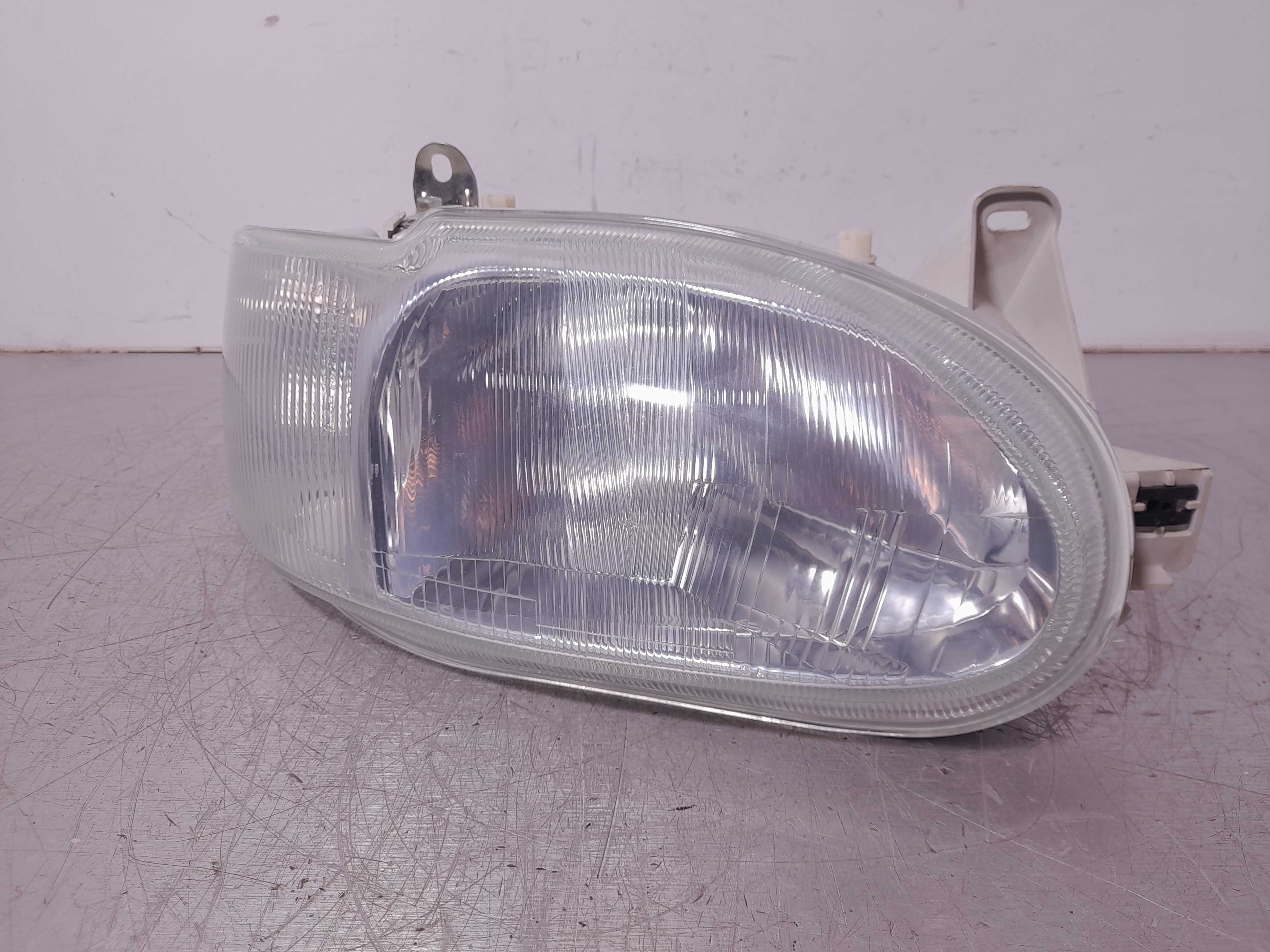 Recambio de faro derecho para ford escort berl./turnier referencia OEM IAM  1076554 