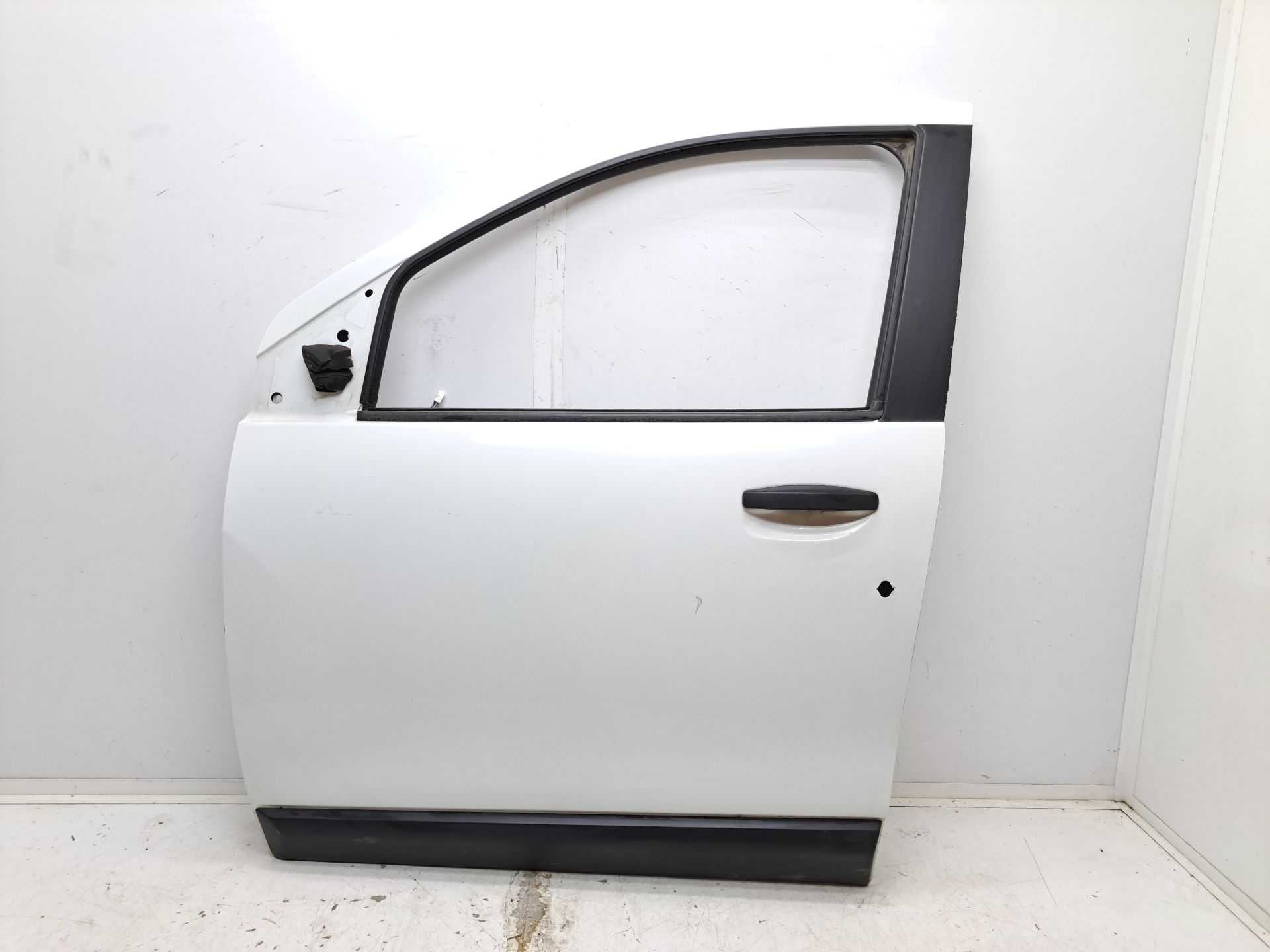 Recambio de puerta delantera izquierda para dacia lodgy 15th anniversary referencia OEM IAM 801111564r  