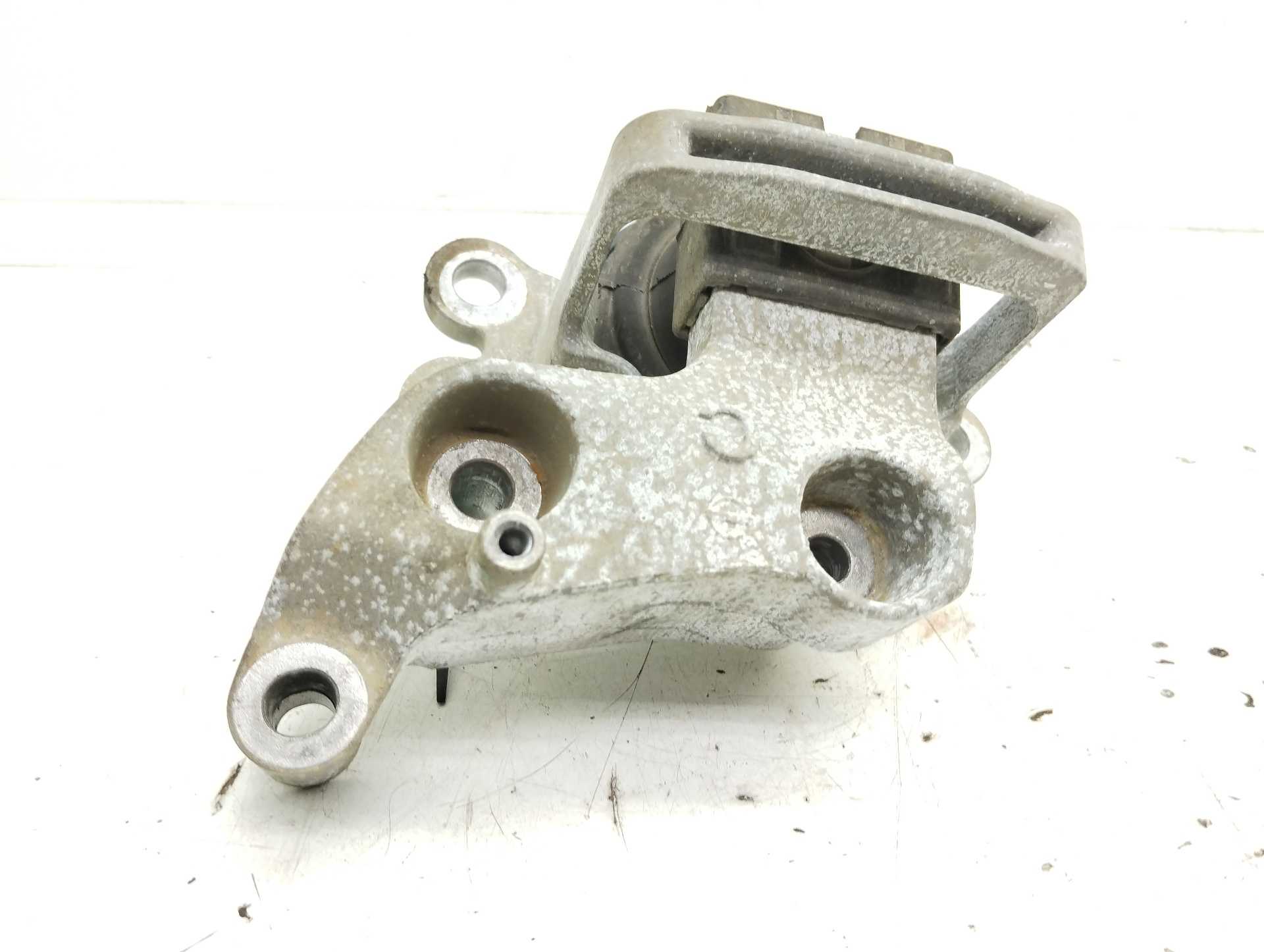 Recambio de soporte motor derecho para renault kadjar bose edition referencia OEM IAM   