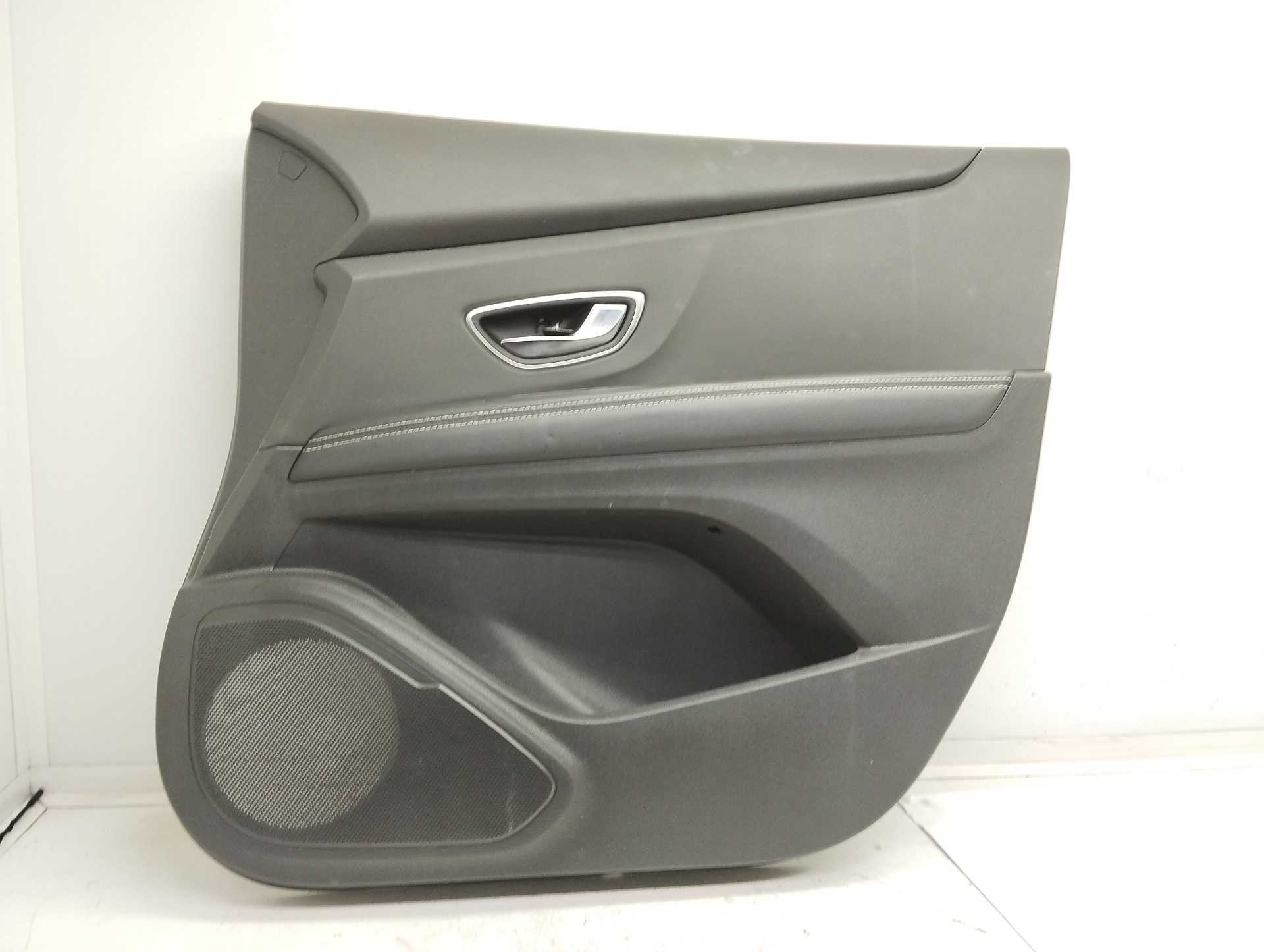 Recambio de guarnecido puerta delantera derecha para renault scenic iv black edition referencia OEM IAM 809004434R  