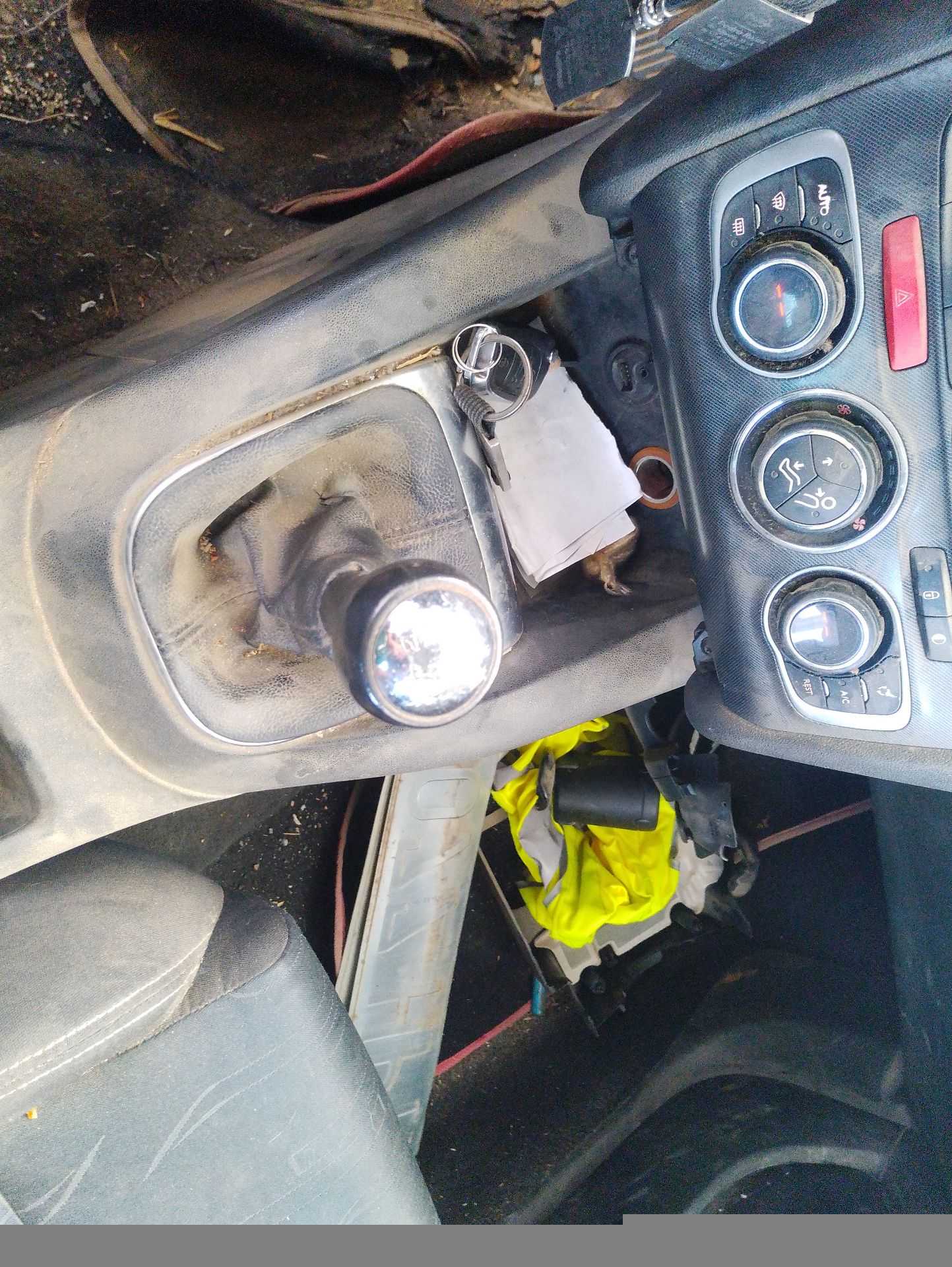 Recambio de palanca cambio para citroën c4 ii (nc_) 1.6 hdi 90 referencia OEM IAM 2400NG  