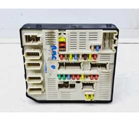 CAJA RELES / FUSIBLES 284B61871R 