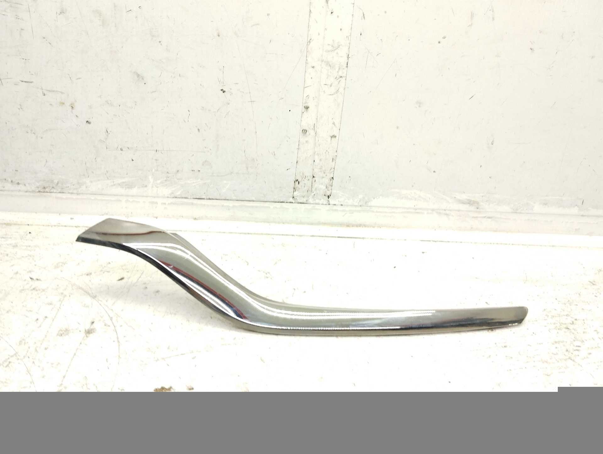 Recambio de molduras delanteras para renault captur ii equilibre referencia OEM IAM 620752010R  